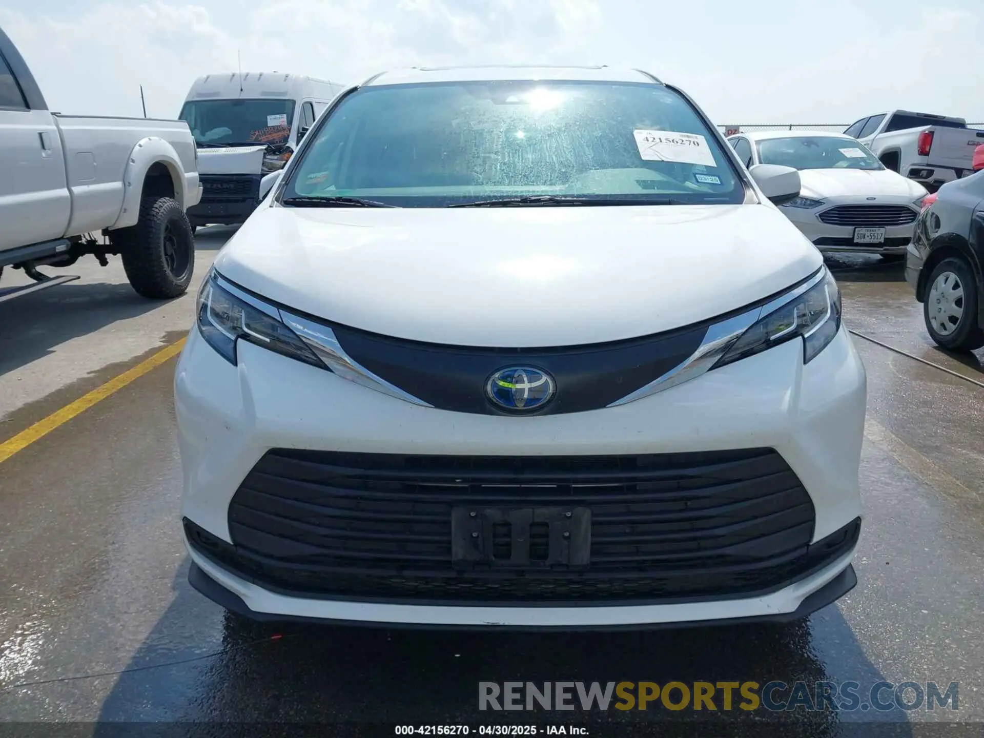 12 Photograph of a damaged car 5TDBRKEC8MS035577 TOYOTA SIENNA 2021