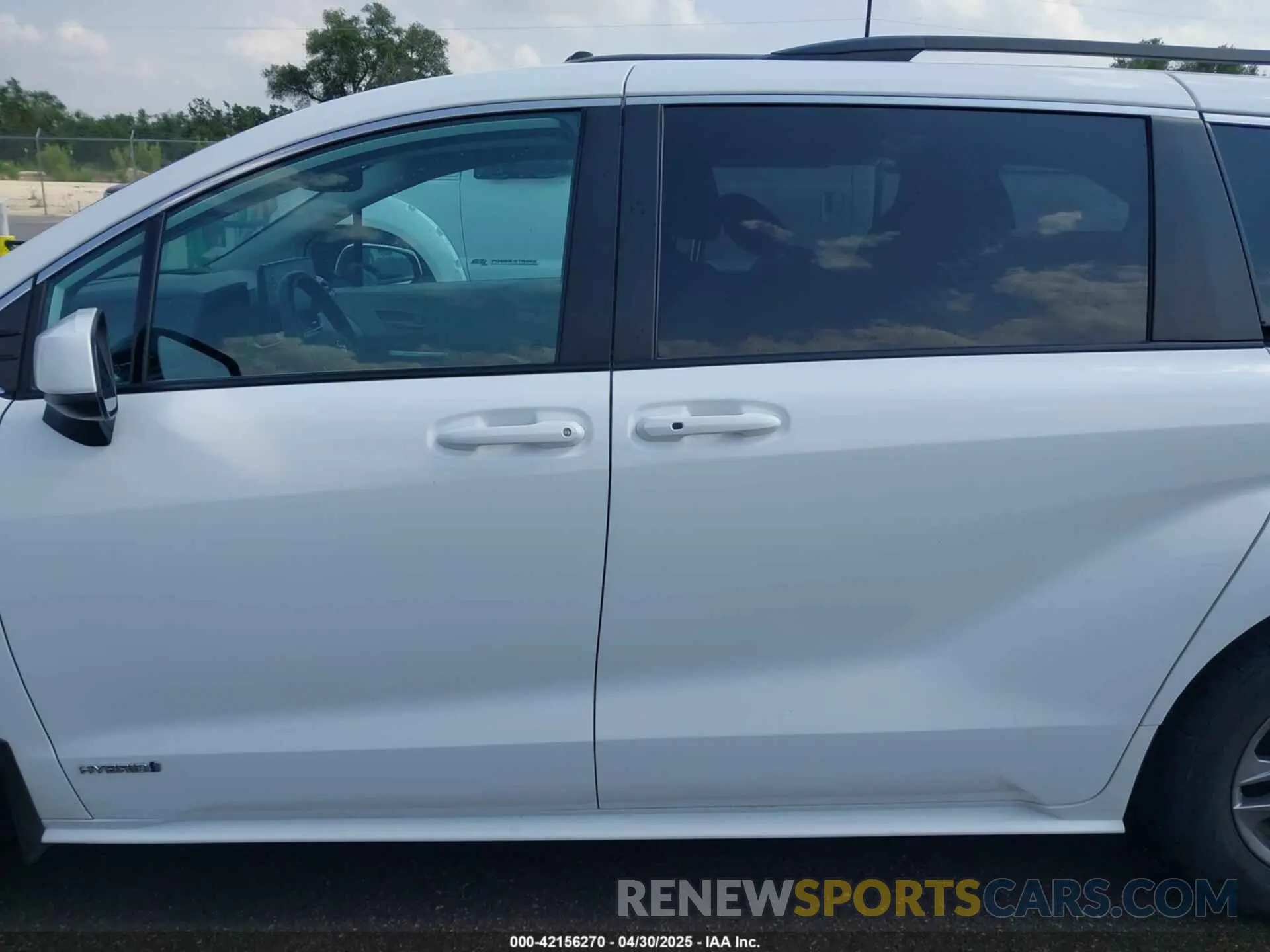 14 Photograph of a damaged car 5TDBRKEC8MS035577 TOYOTA SIENNA 2021