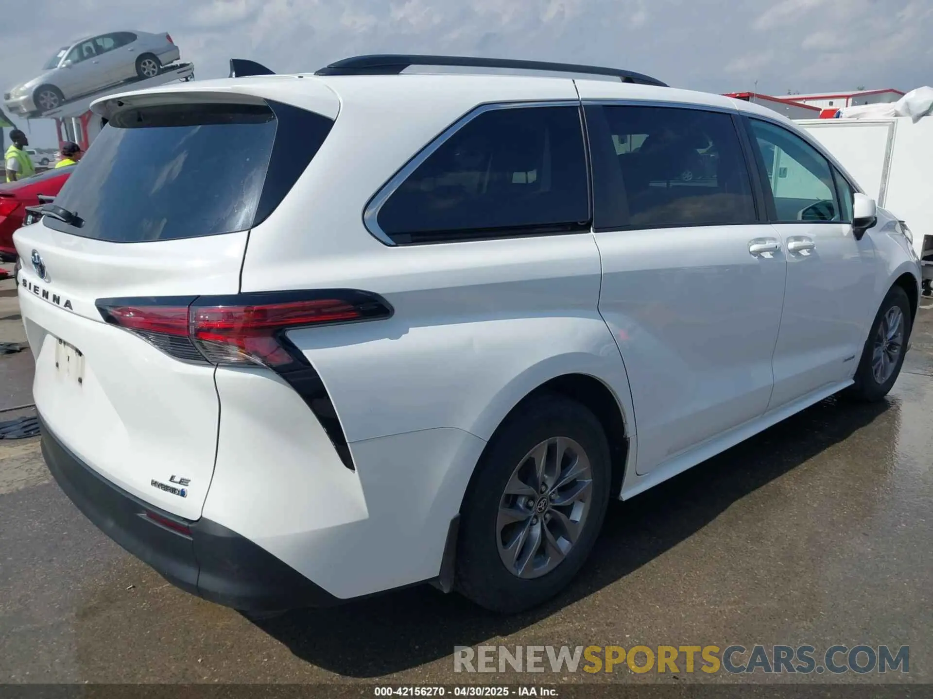 4 Photograph of a damaged car 5TDBRKEC8MS035577 TOYOTA SIENNA 2021