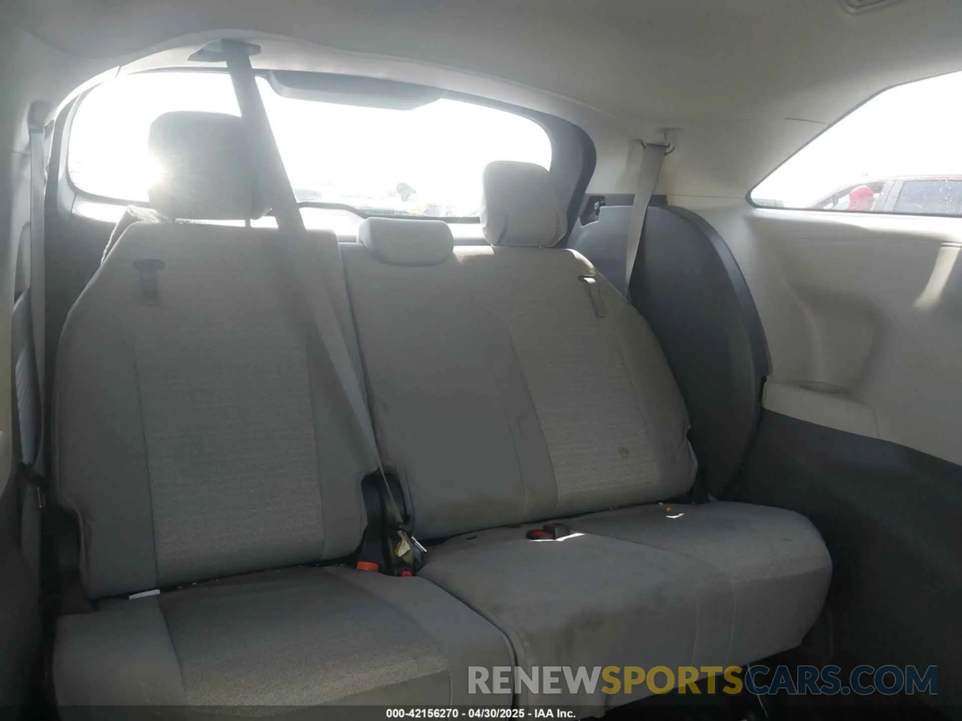 8 Photograph of a damaged car 5TDBRKEC8MS035577 TOYOTA SIENNA 2021