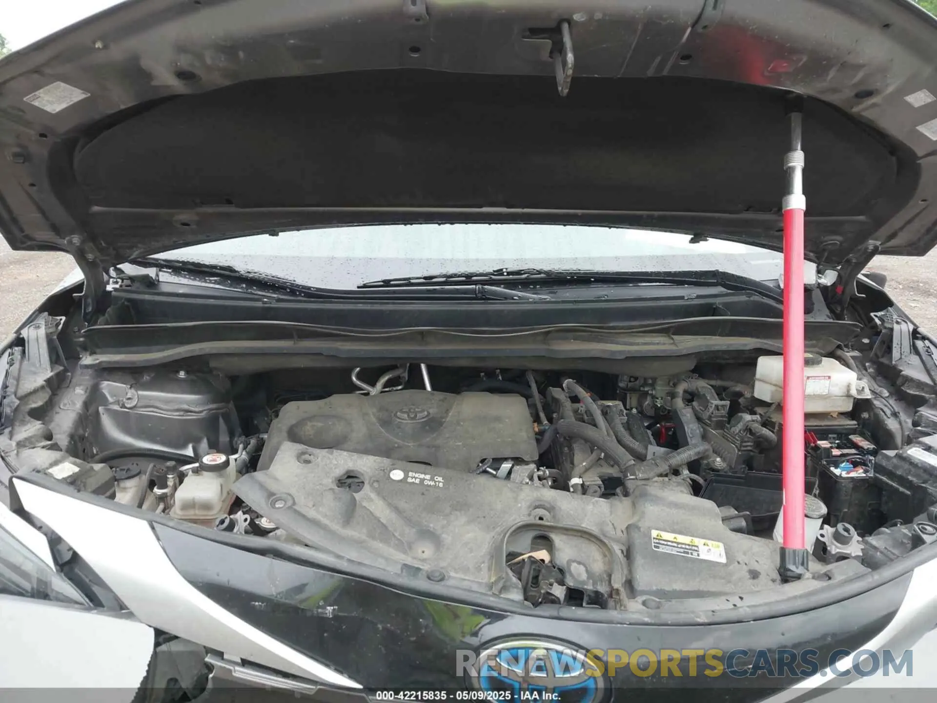 10 Photograph of a damaged car 5TDDRKEC4MS017361 TOYOTA SIENNA 2021