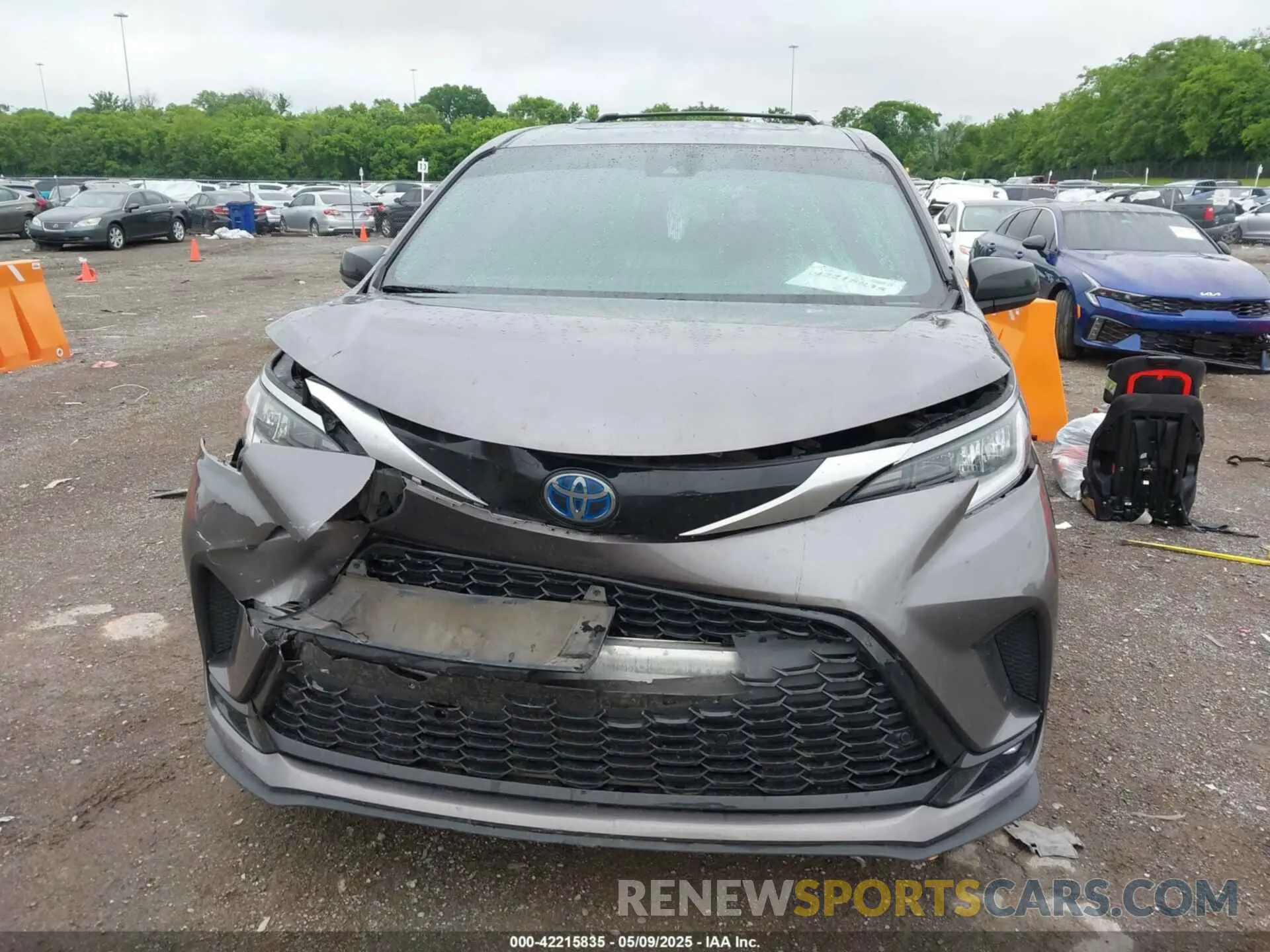 12 Photograph of a damaged car 5TDDRKEC4MS017361 TOYOTA SIENNA 2021