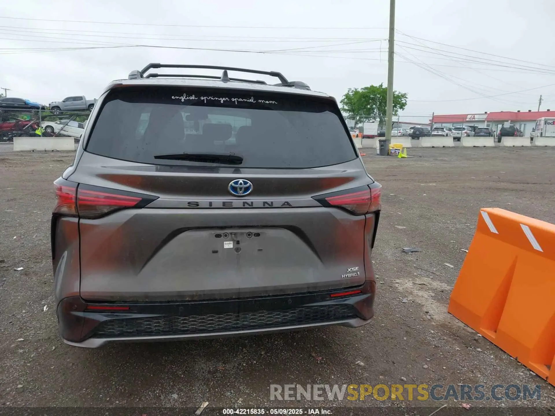 16 Photograph of a damaged car 5TDDRKEC4MS017361 TOYOTA SIENNA 2021
