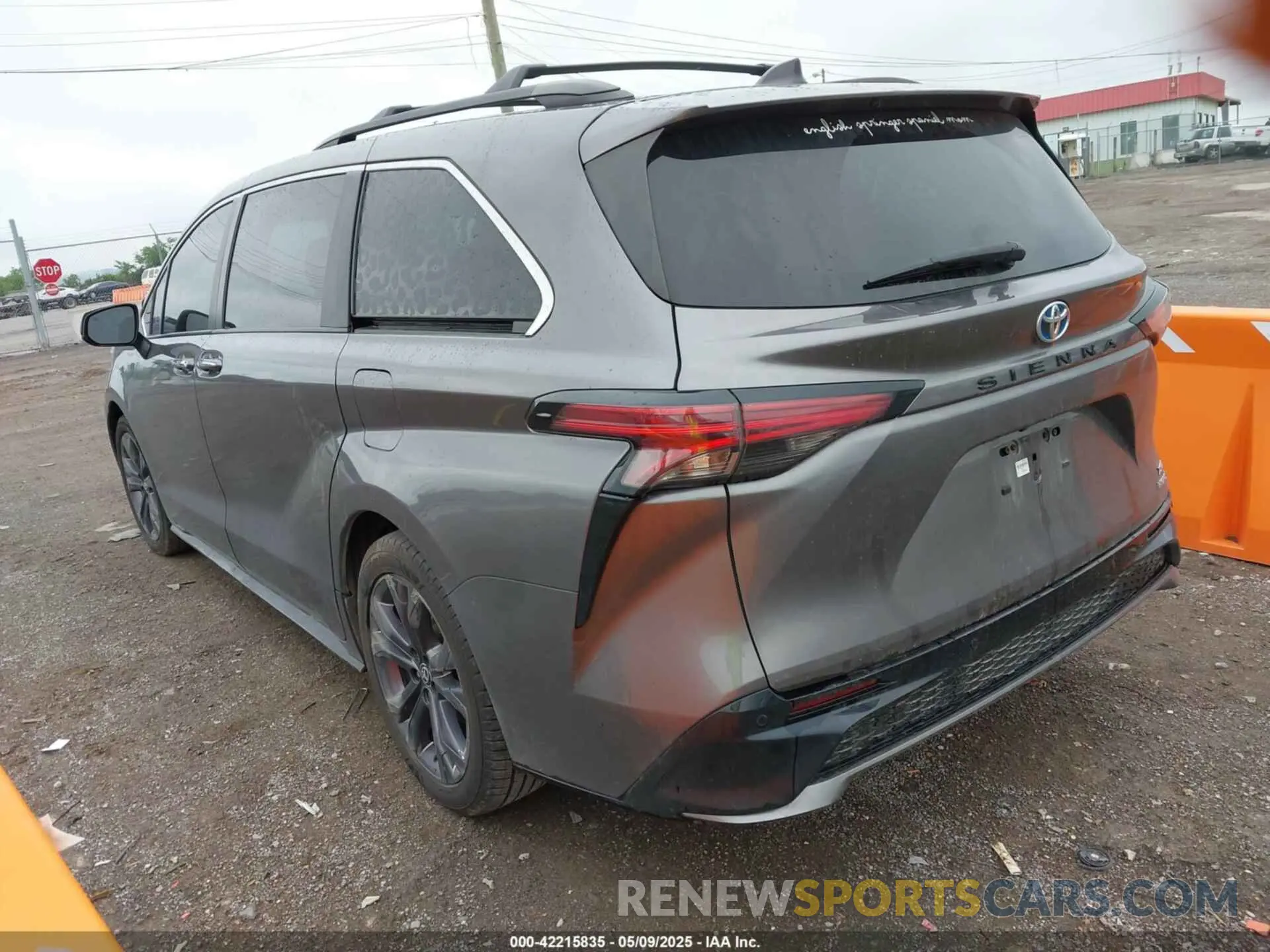 3 Photograph of a damaged car 5TDDRKEC4MS017361 TOYOTA SIENNA 2021