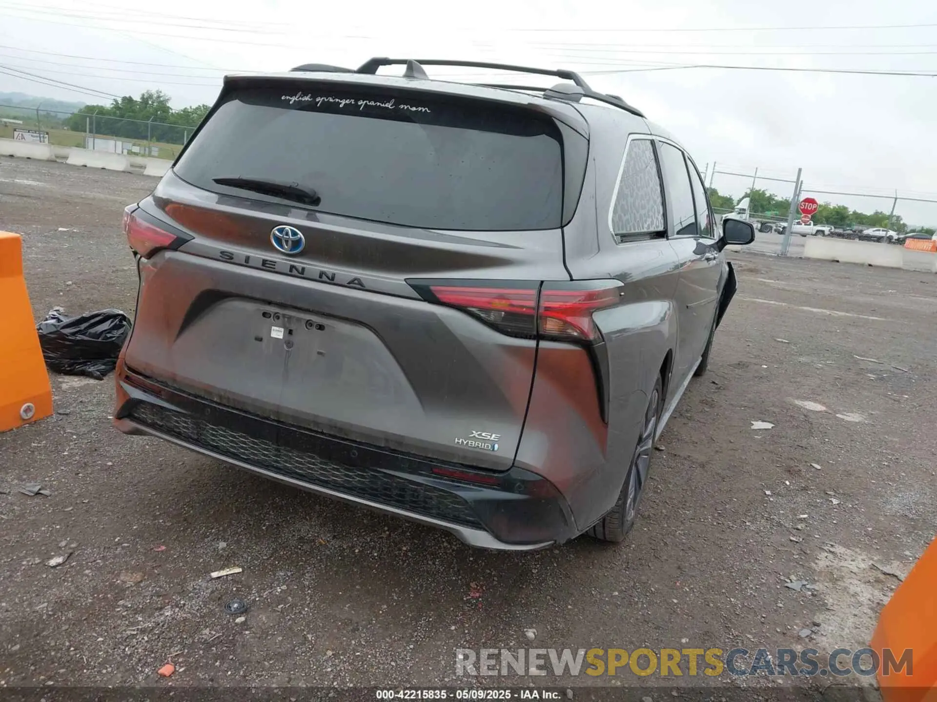 4 Photograph of a damaged car 5TDDRKEC4MS017361 TOYOTA SIENNA 2021