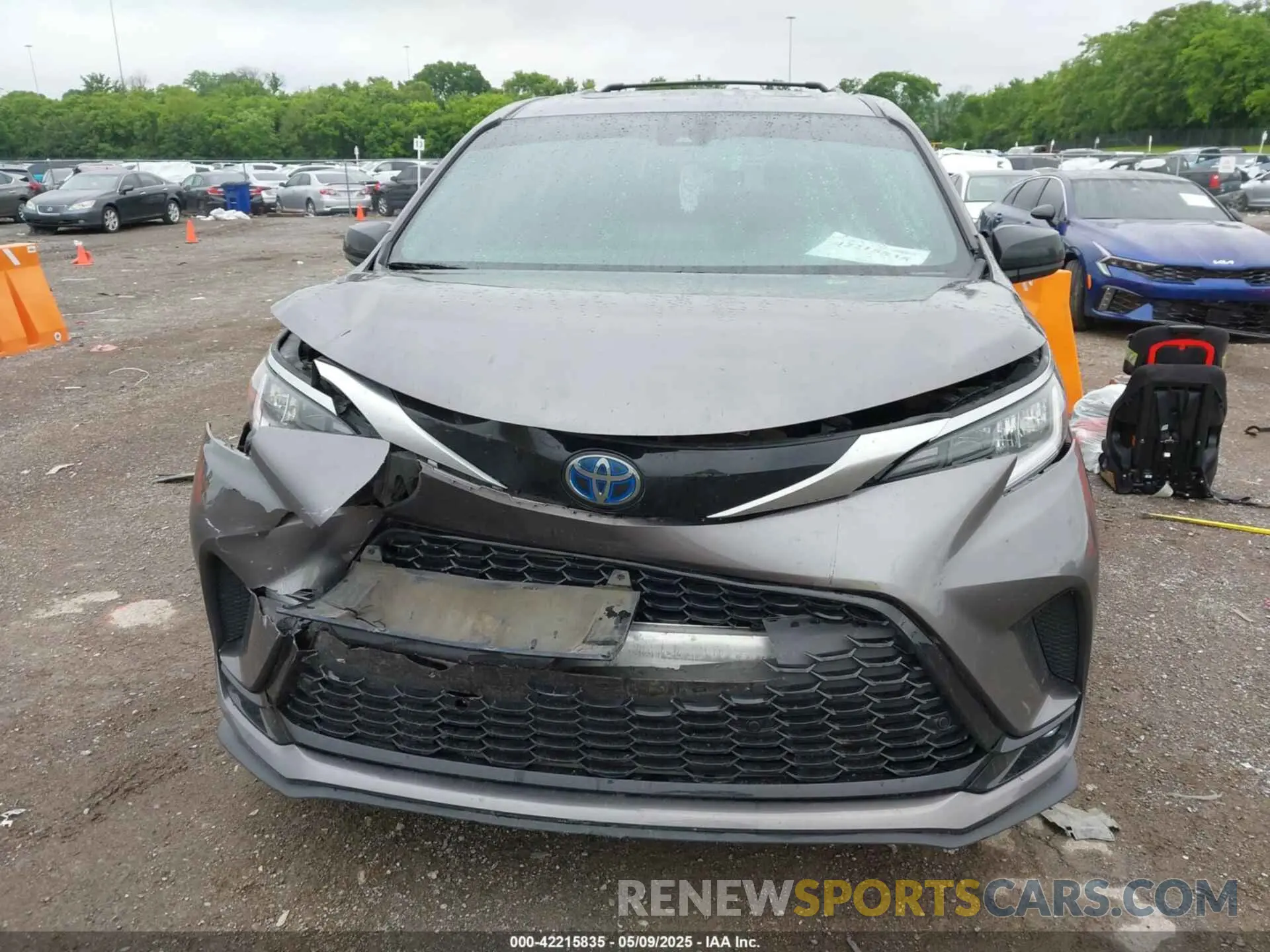 6 Photograph of a damaged car 5TDDRKEC4MS017361 TOYOTA SIENNA 2021