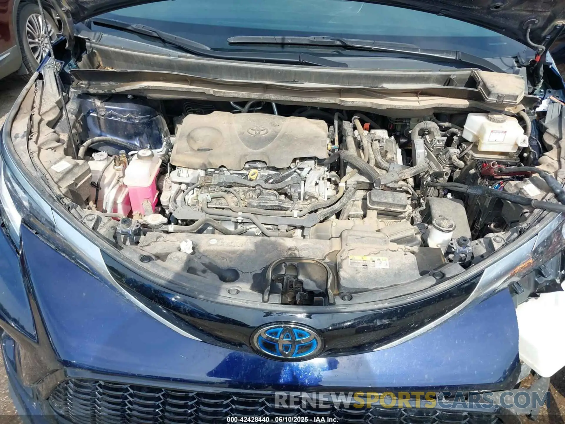 10 Photograph of a damaged car 5TDDRKEC9MS045558 TOYOTA SIENNA 2021