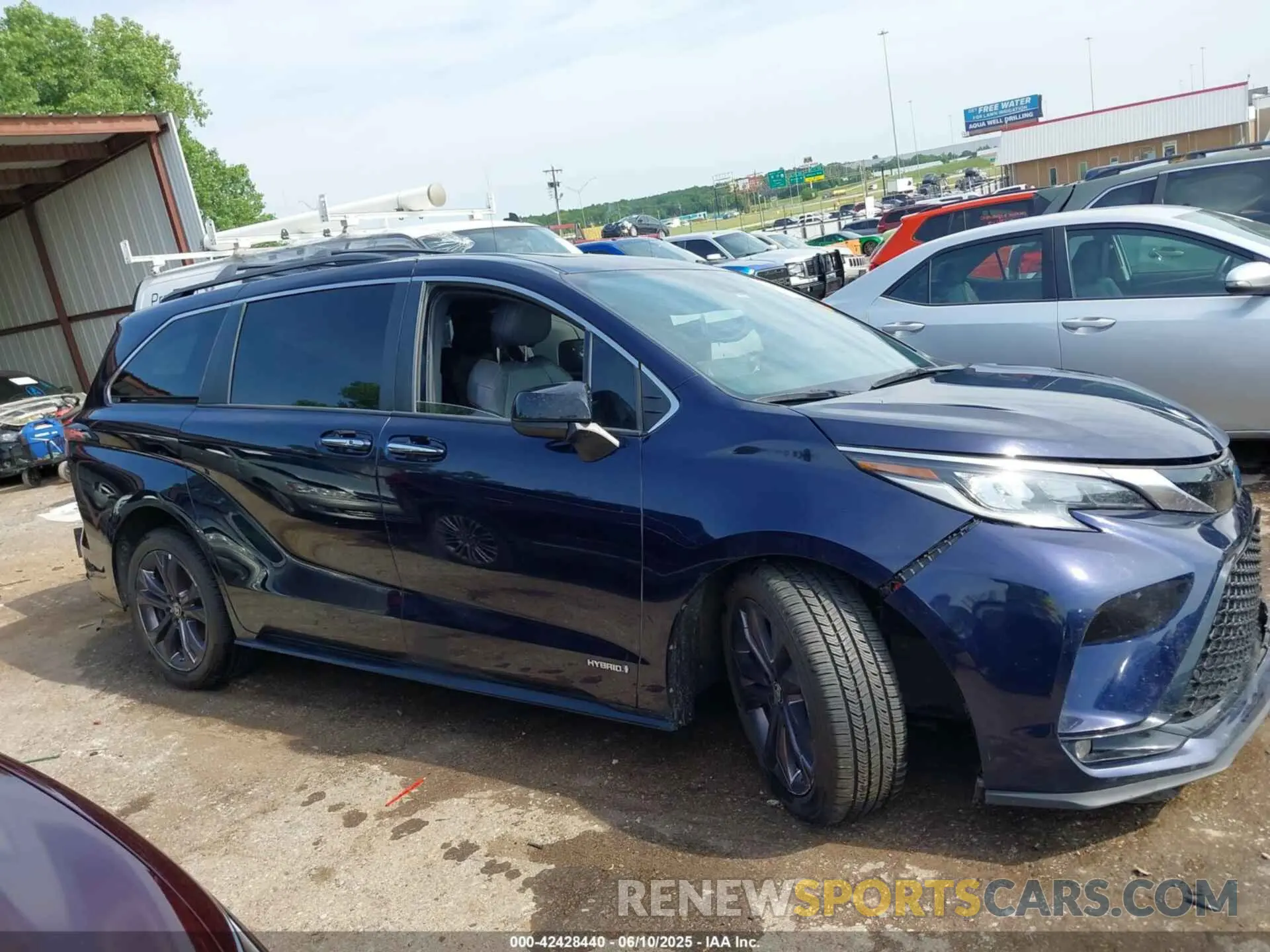 13 Photograph of a damaged car 5TDDRKEC9MS045558 TOYOTA SIENNA 2021