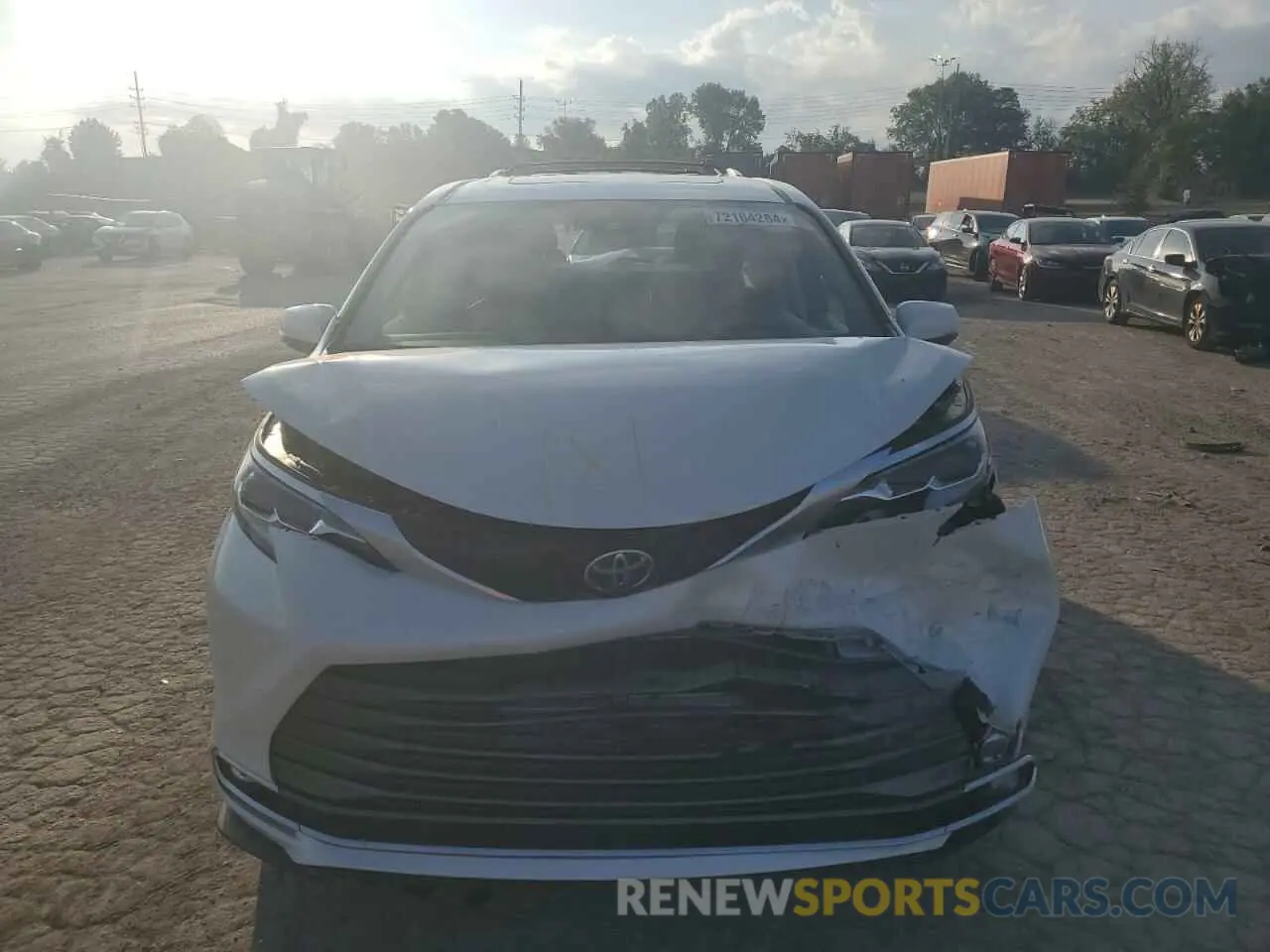 5 Photograph of a damaged car 5TDERKEC4MS012021 TOYOTA SIENNA 2021