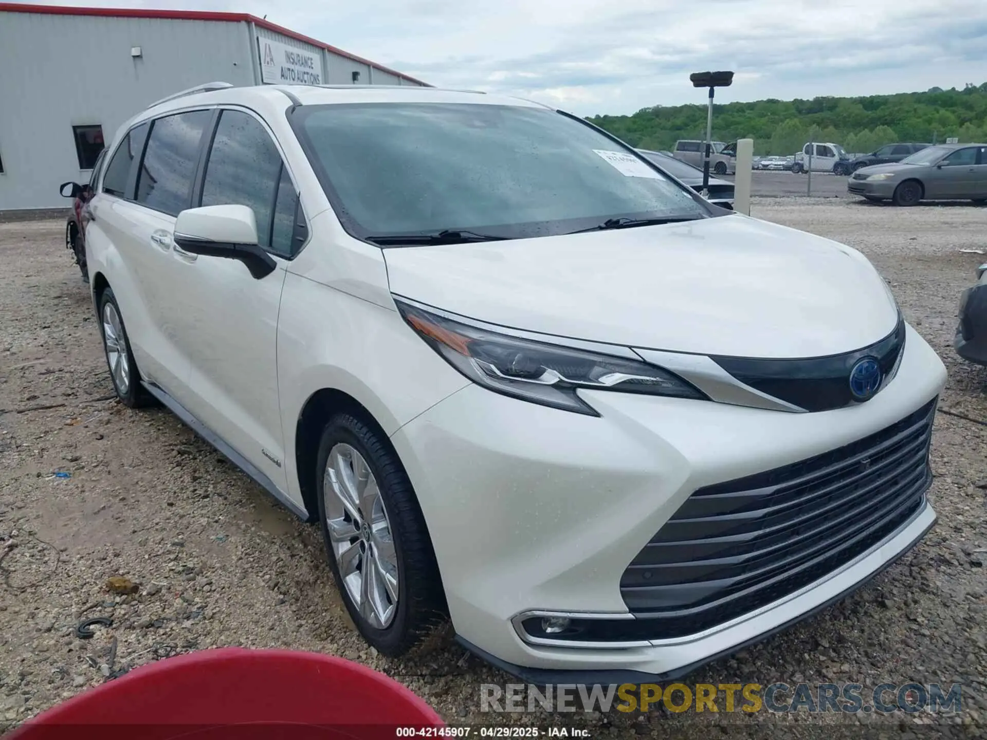 1 Фотография поврежденного автомобиля 5TDERKEC9MS022771 TOYOTA SIENNA 2021