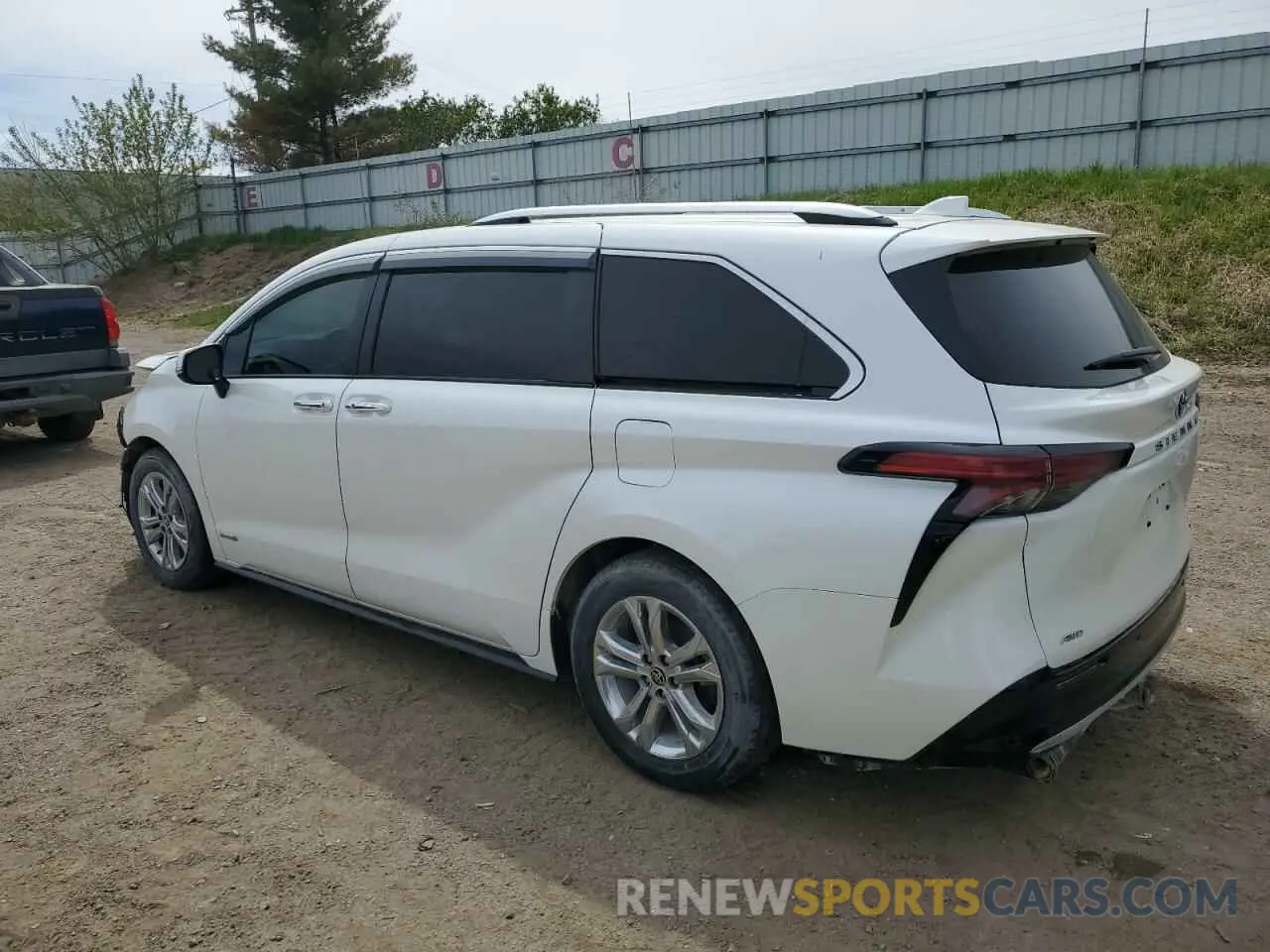2 Photograph of a damaged car 5TDESKFC8MS033392 TOYOTA SIENNA 2021