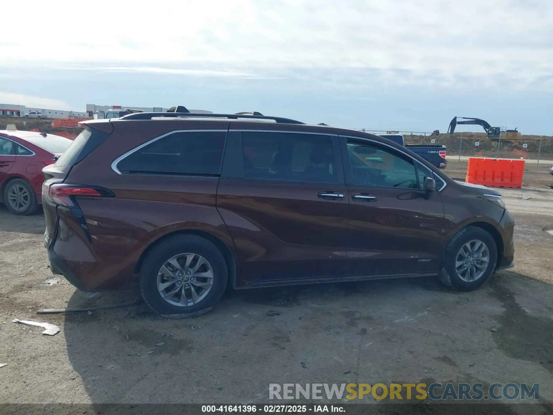 13 Photograph of a damaged car 5TDJRKEC2MS005454 TOYOTA SIENNA 2021