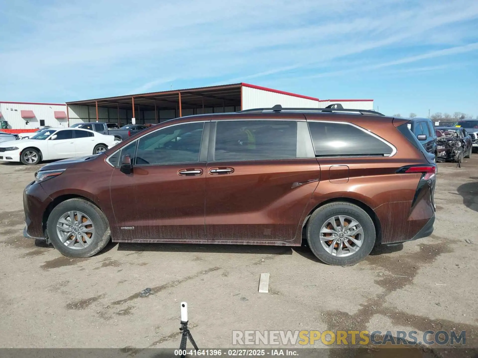 14 Photograph of a damaged car 5TDJRKEC2MS005454 TOYOTA SIENNA 2021