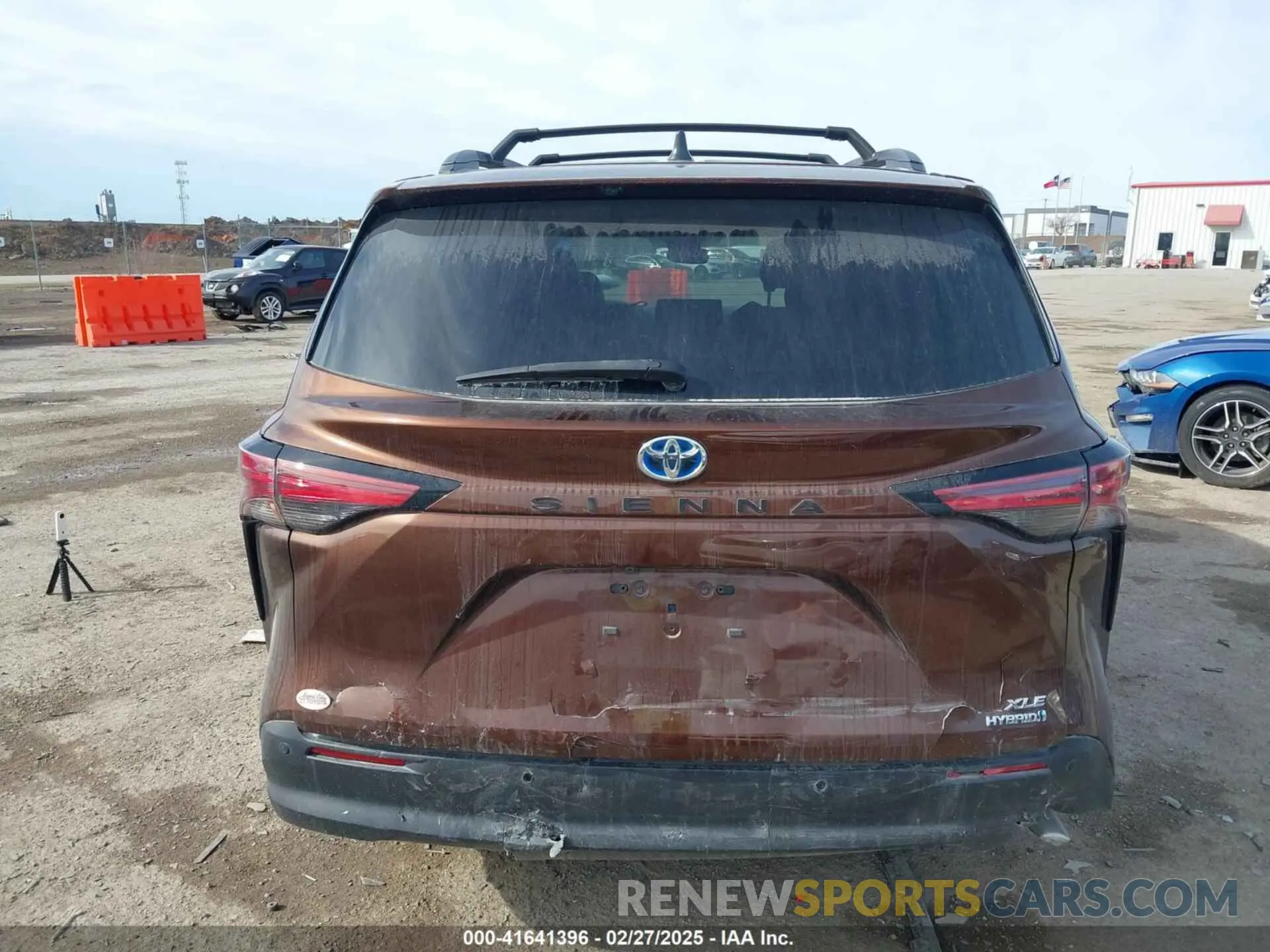 16 Photograph of a damaged car 5TDJRKEC2MS005454 TOYOTA SIENNA 2021