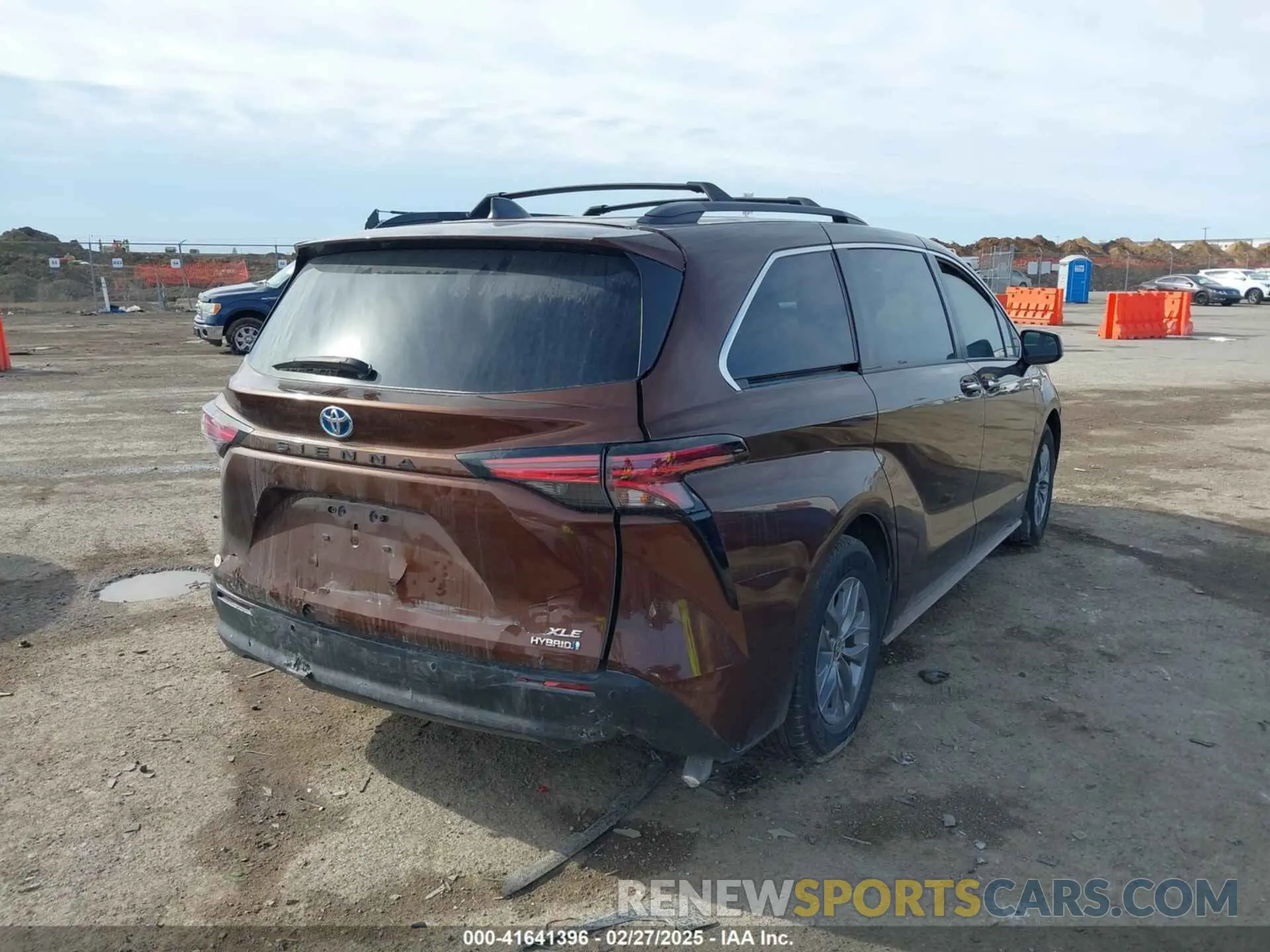 4 Photograph of a damaged car 5TDJRKEC2MS005454 TOYOTA SIENNA 2021