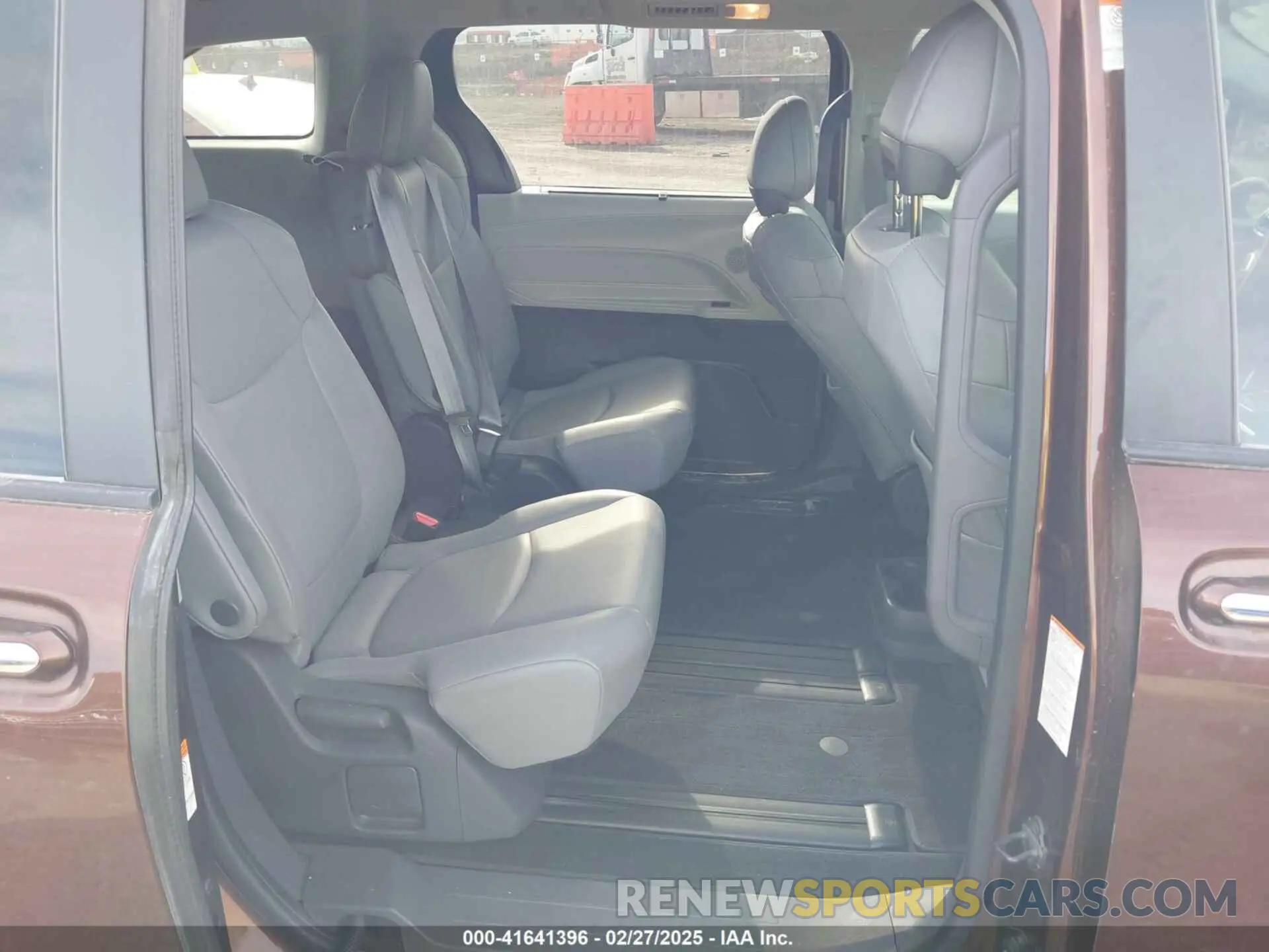 8 Photograph of a damaged car 5TDJRKEC2MS005454 TOYOTA SIENNA 2021