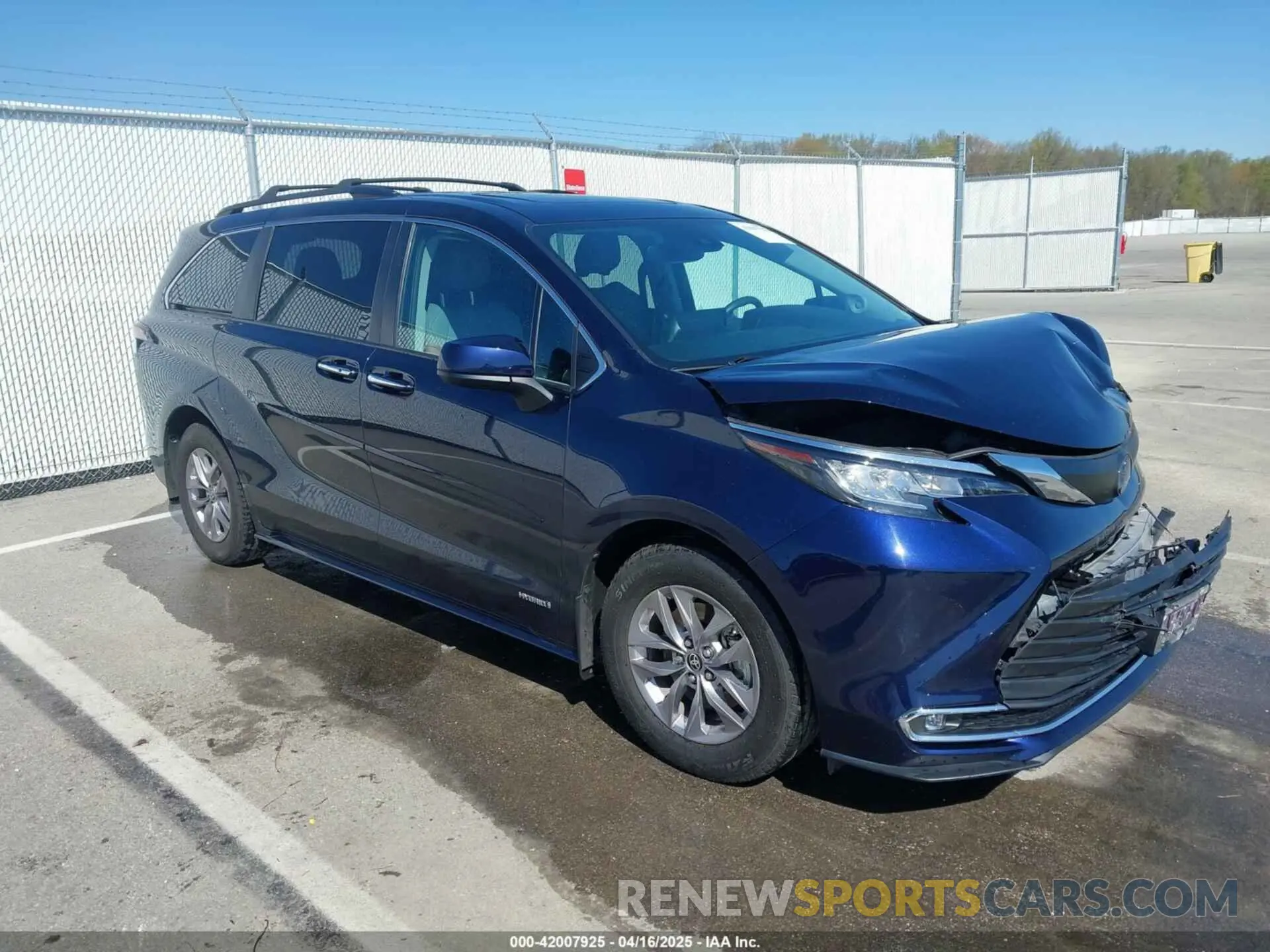 1 Фотография поврежденного автомобиля 5TDJRKEC2MS023873 TOYOTA SIENNA 2021