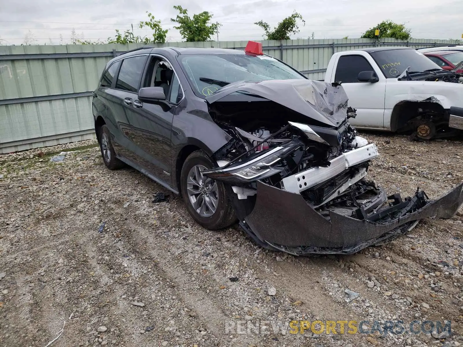 1 Photograph of a damaged car 5TDJRKEC2MS031259 TOYOTA SIENNA 2021