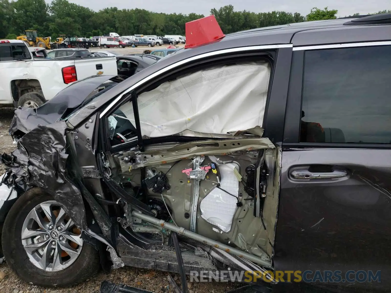 10 Photograph of a damaged car 5TDJRKEC2MS031259 TOYOTA SIENNA 2021