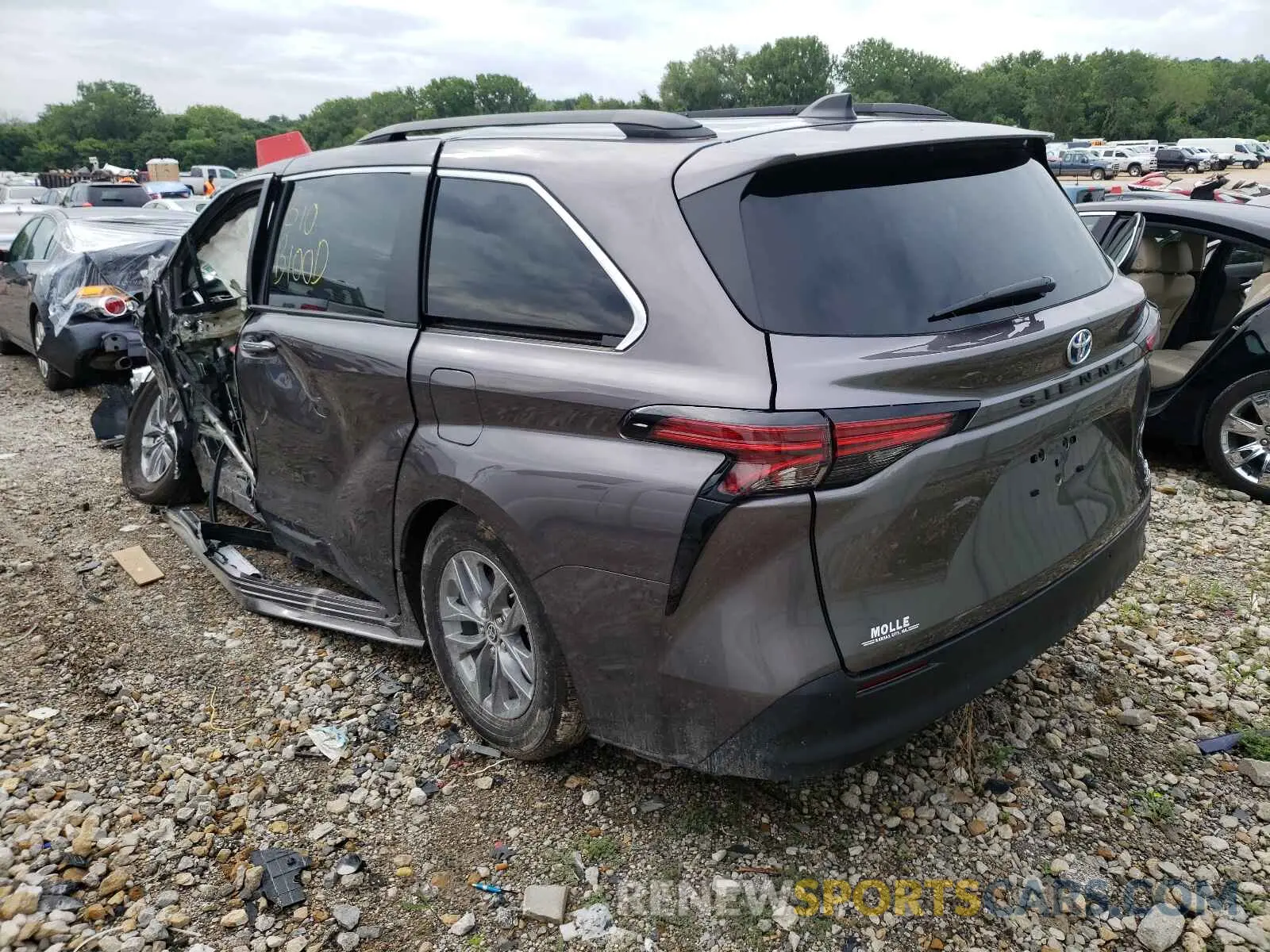 3 Photograph of a damaged car 5TDJRKEC2MS031259 TOYOTA SIENNA 2021