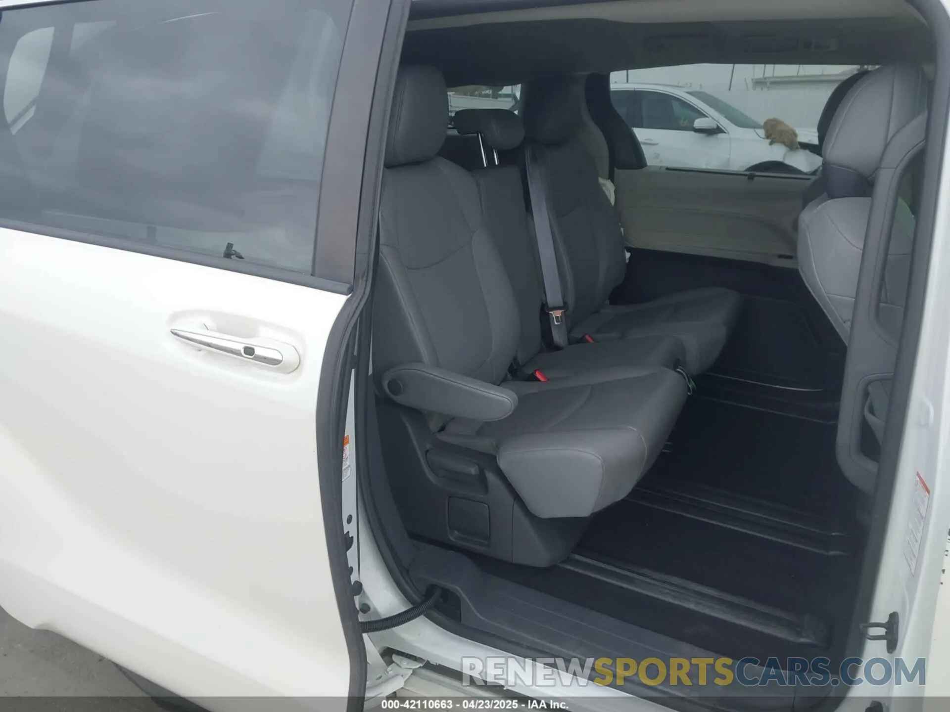 8 Фотография поврежденного автомобиля 5TDJRKEC8MS010030 TOYOTA SIENNA 2021
