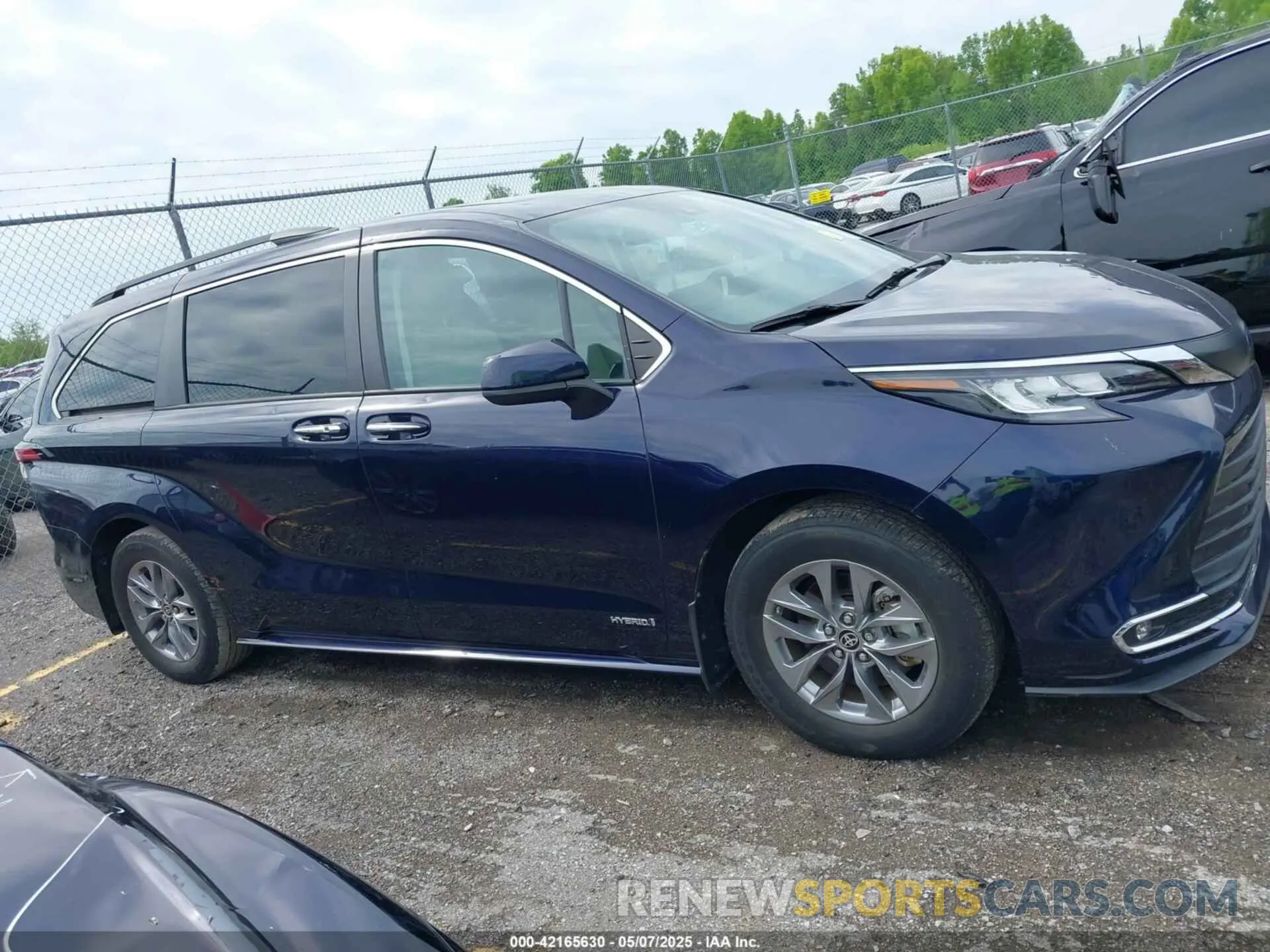 13 Photograph of a damaged car 5TDJSKFCXMS024627 TOYOTA SIENNA 2021