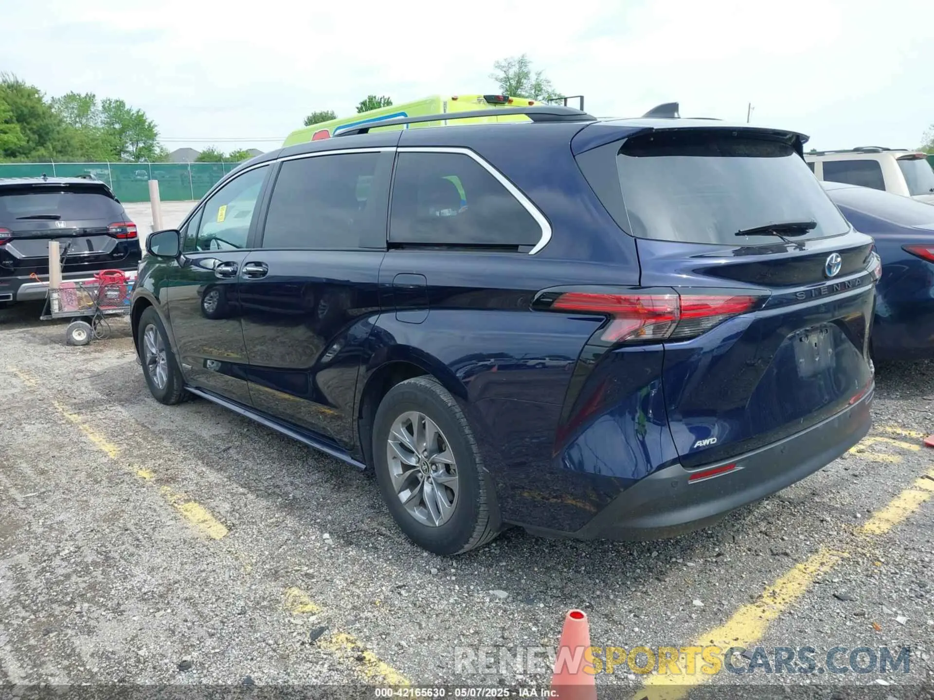 3 Photograph of a damaged car 5TDJSKFCXMS024627 TOYOTA SIENNA 2021