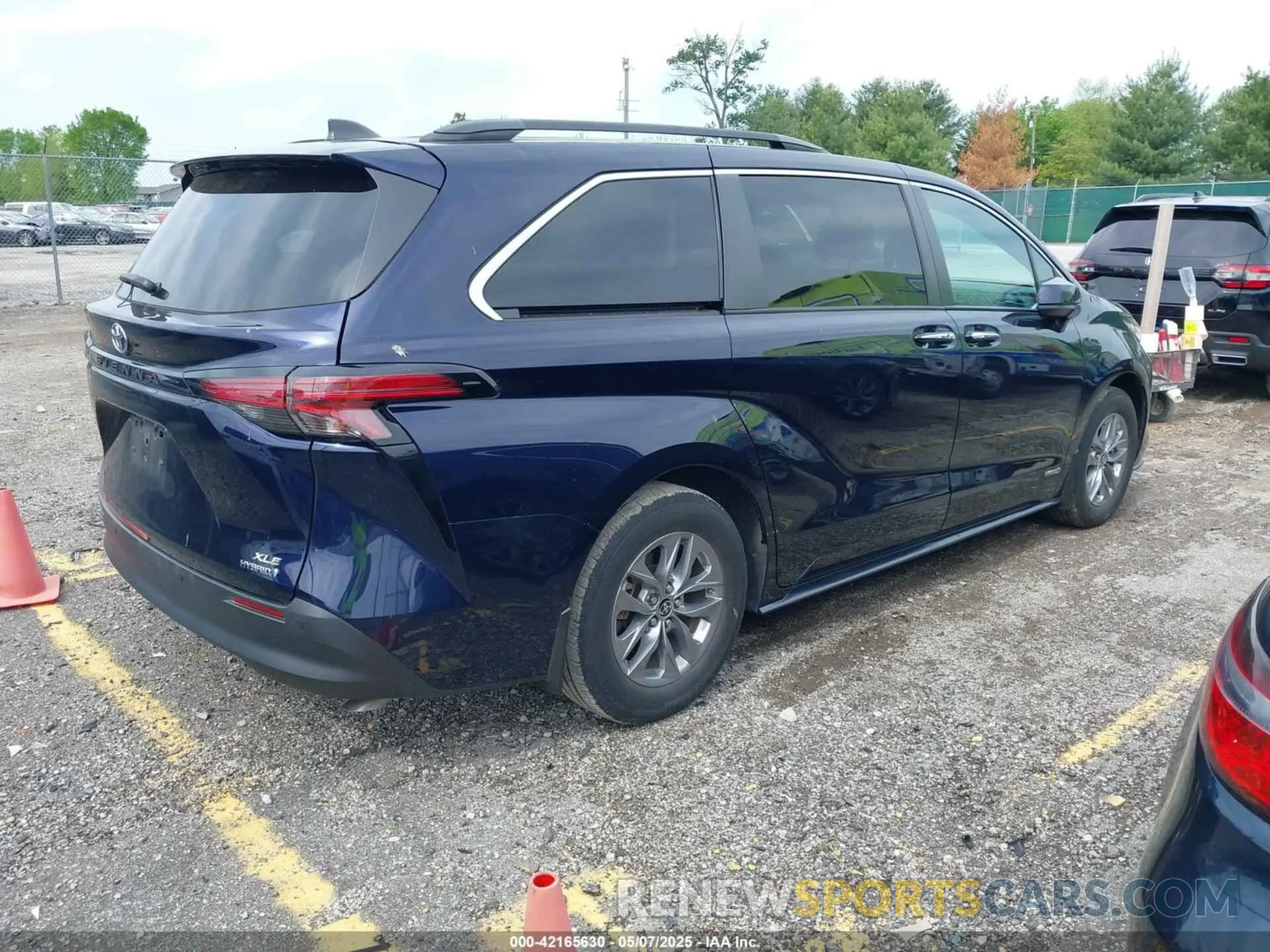 4 Photograph of a damaged car 5TDJSKFCXMS024627 TOYOTA SIENNA 2021