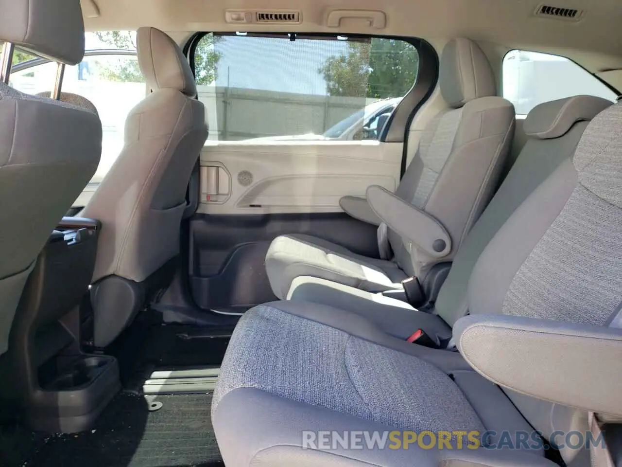 6 Photograph of a damaged car 5TDKRKEC0MS028980 TOYOTA SIENNA 2021