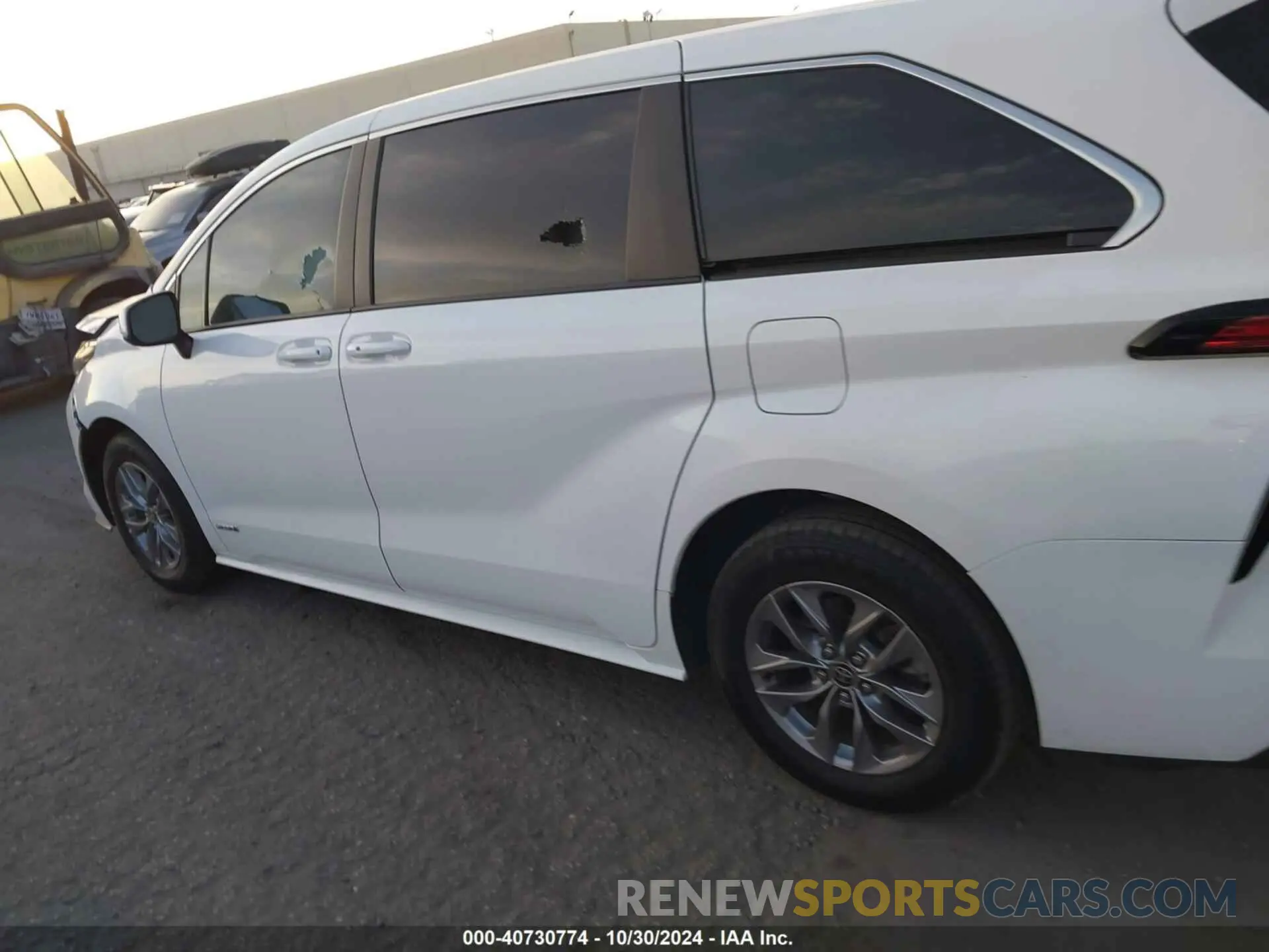 15 Photograph of a damaged car 5TDKRKEC0MS042054 TOYOTA SIENNA 2021