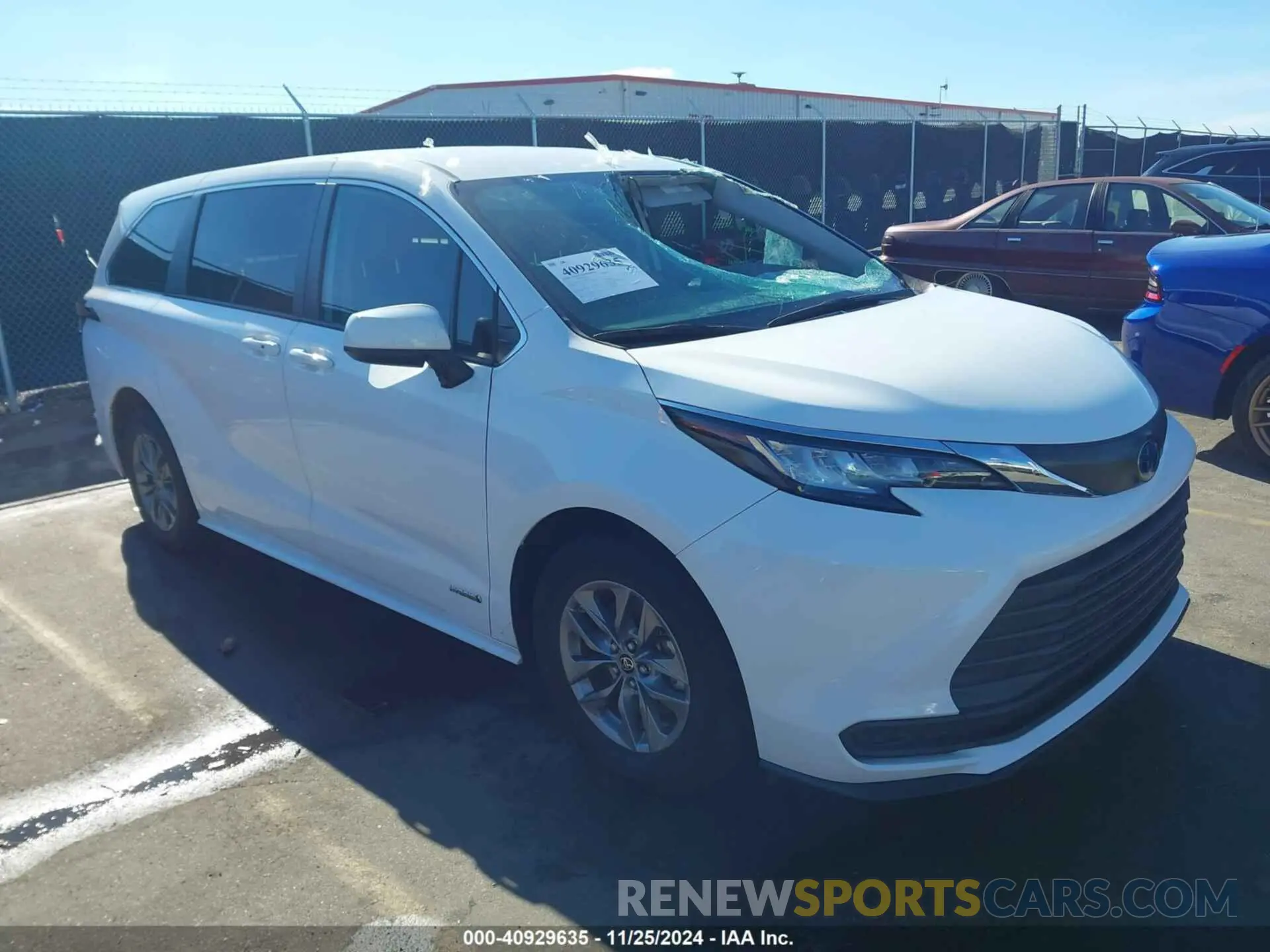 1 Photograph of a damaged car 5TDKRKEC2MS002770 TOYOTA SIENNA 2021