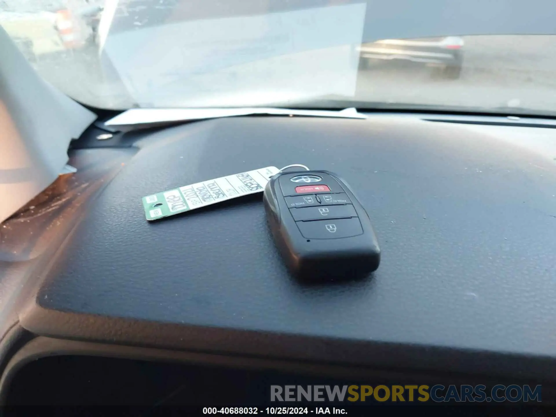 11 Photograph of a damaged car 5TDKRKEC2MS072169 TOYOTA SIENNA 2021