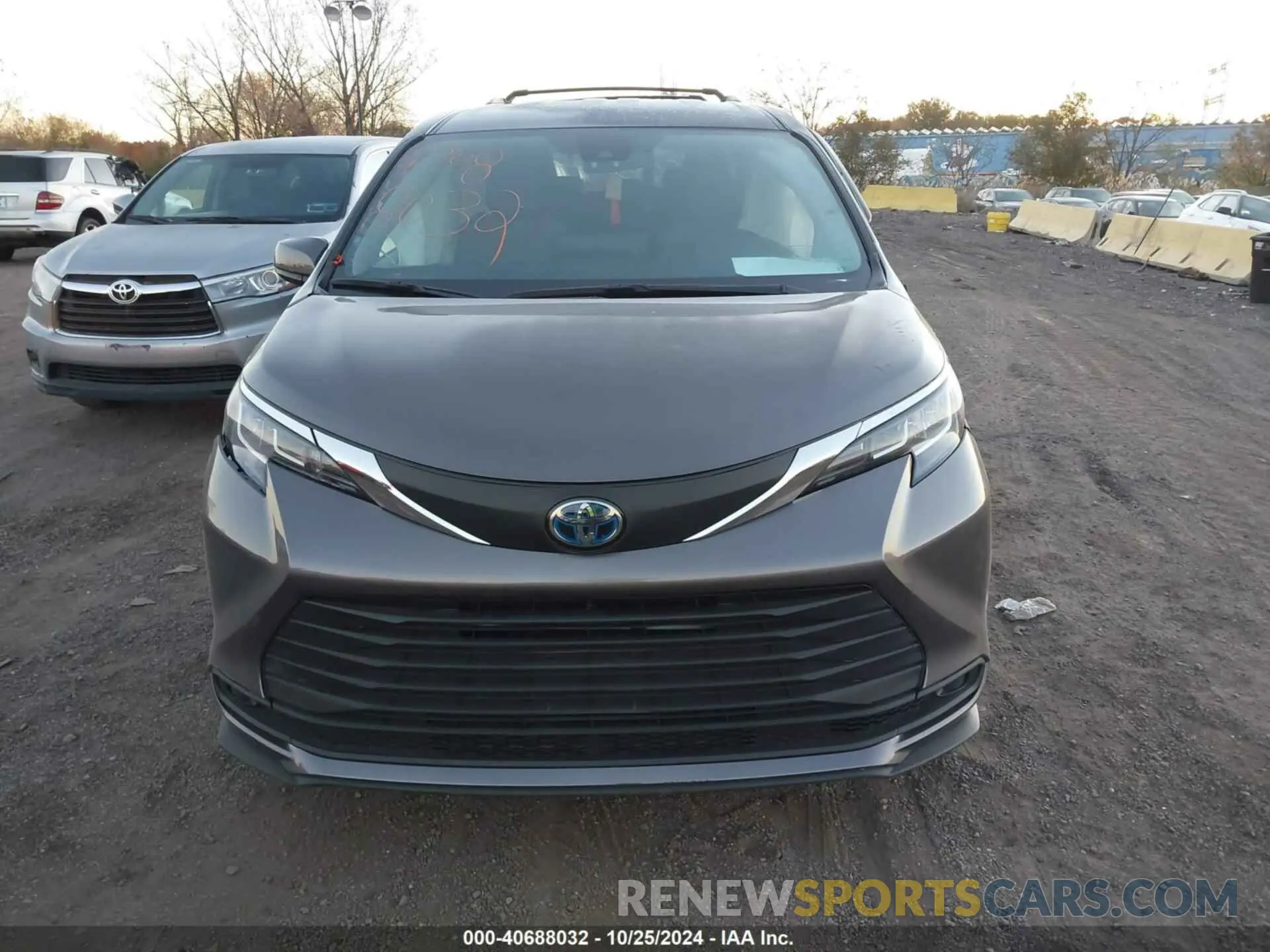 12 Photograph of a damaged car 5TDKRKEC2MS072169 TOYOTA SIENNA 2021
