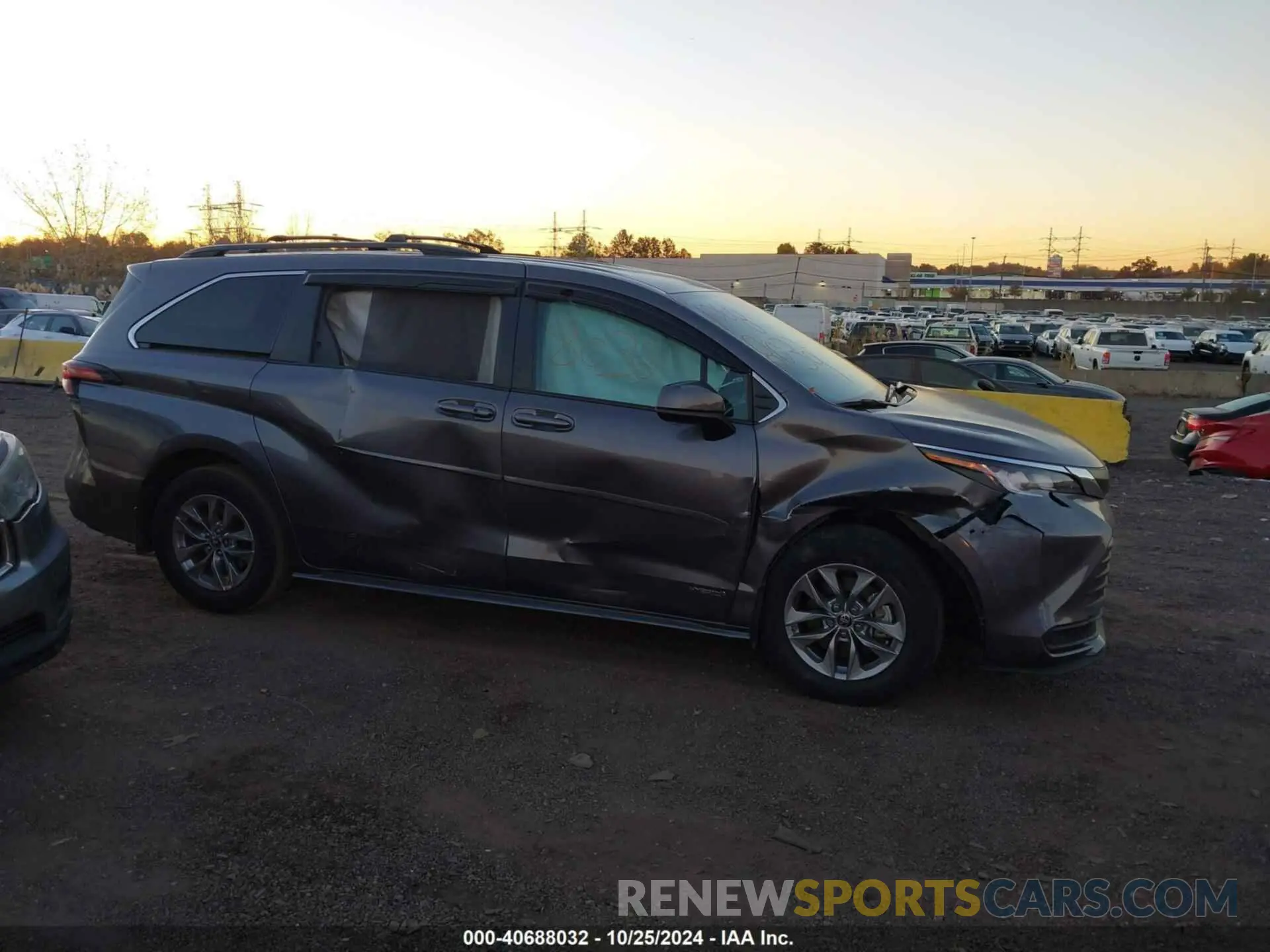 13 Photograph of a damaged car 5TDKRKEC2MS072169 TOYOTA SIENNA 2021