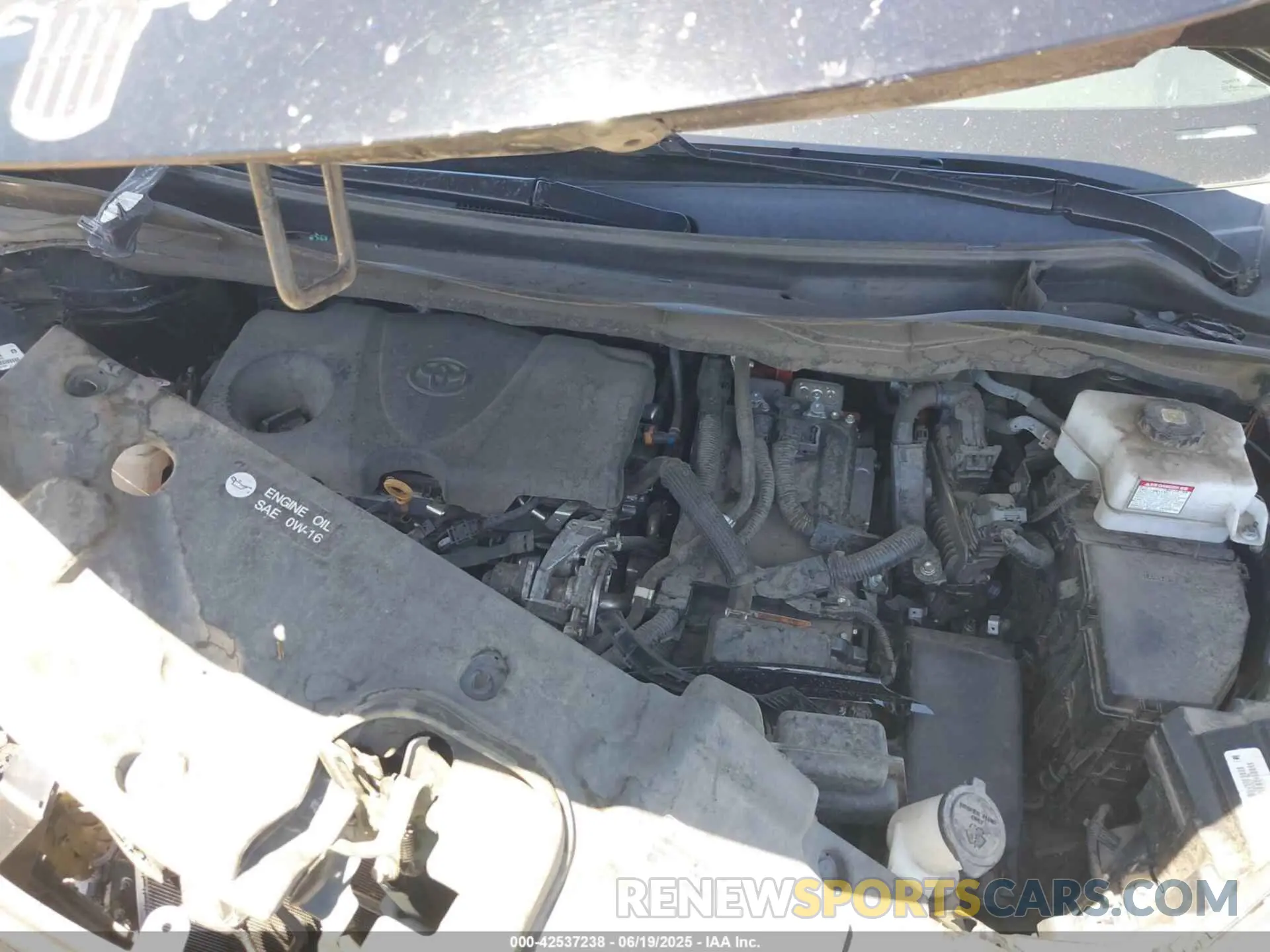 10 Photograph of a damaged car 5TDKRKEC3MS011073 TOYOTA SIENNA 2021