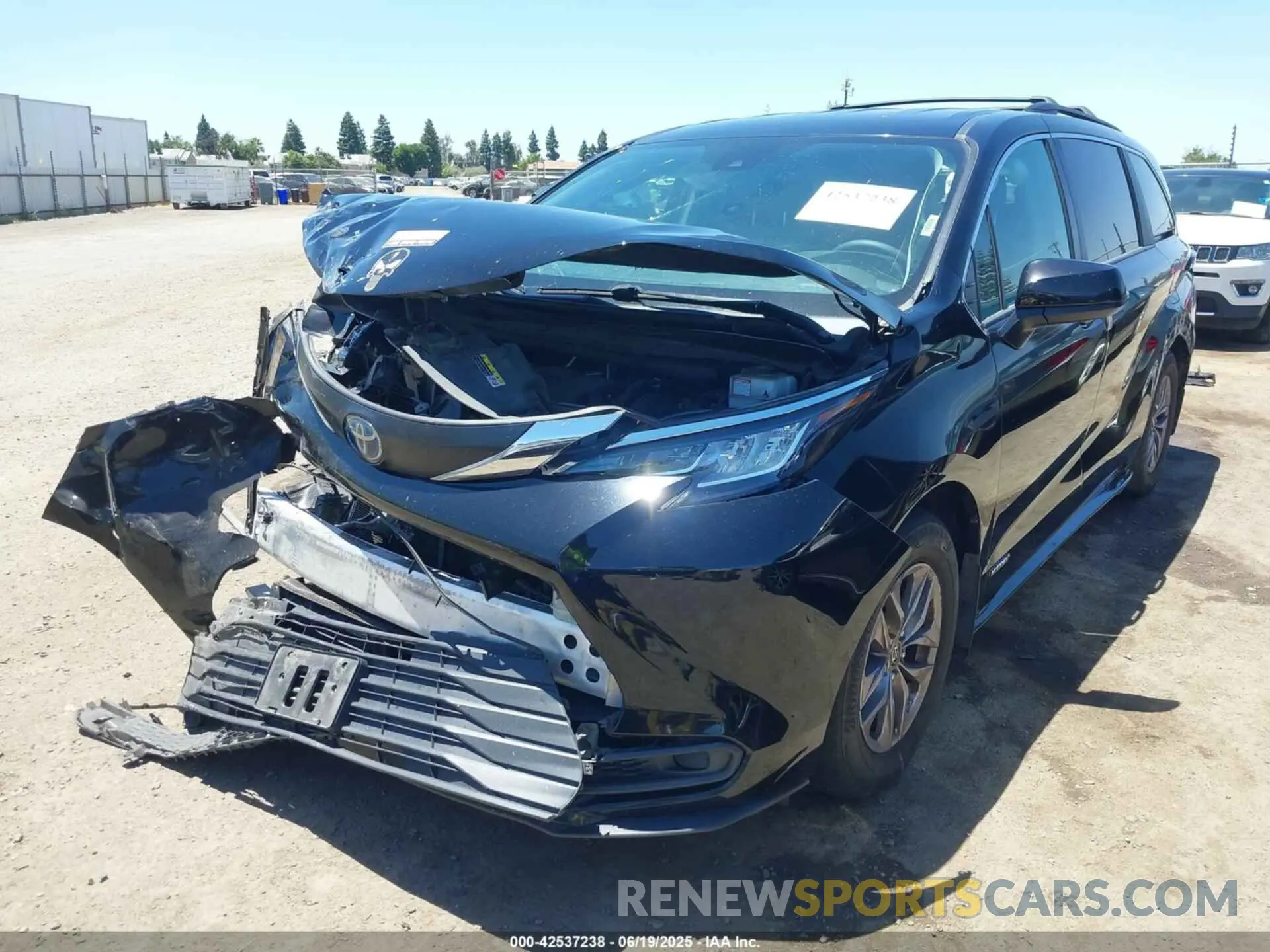 2 Photograph of a damaged car 5TDKRKEC3MS011073 TOYOTA SIENNA 2021