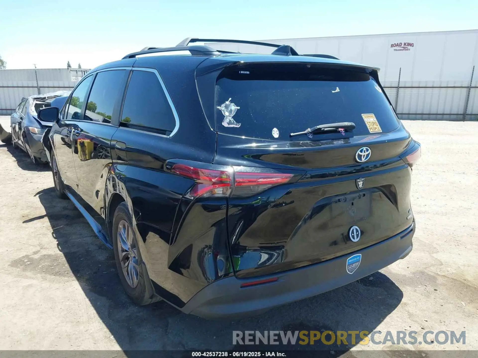 3 Photograph of a damaged car 5TDKRKEC3MS011073 TOYOTA SIENNA 2021