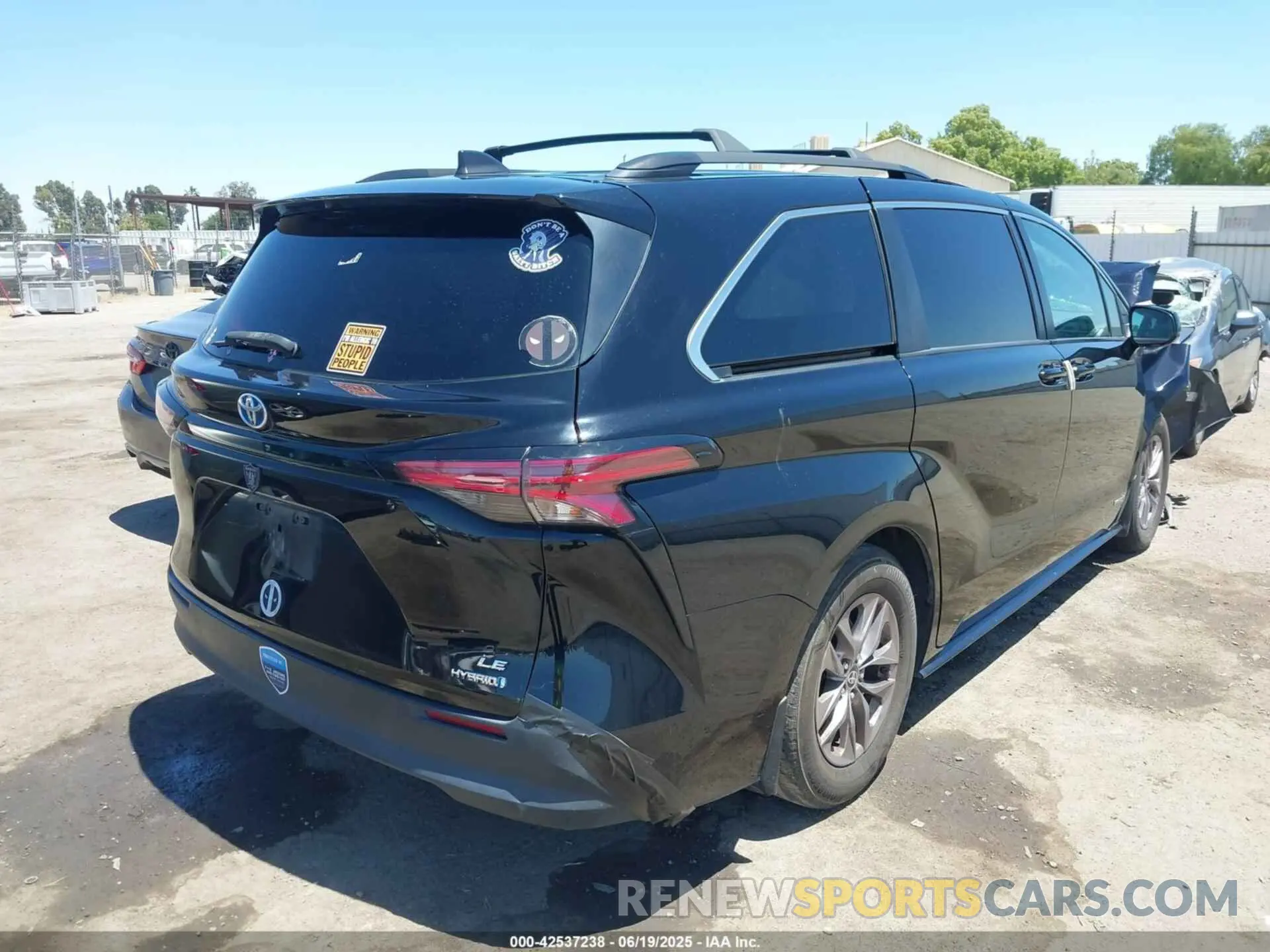4 Photograph of a damaged car 5TDKRKEC3MS011073 TOYOTA SIENNA 2021