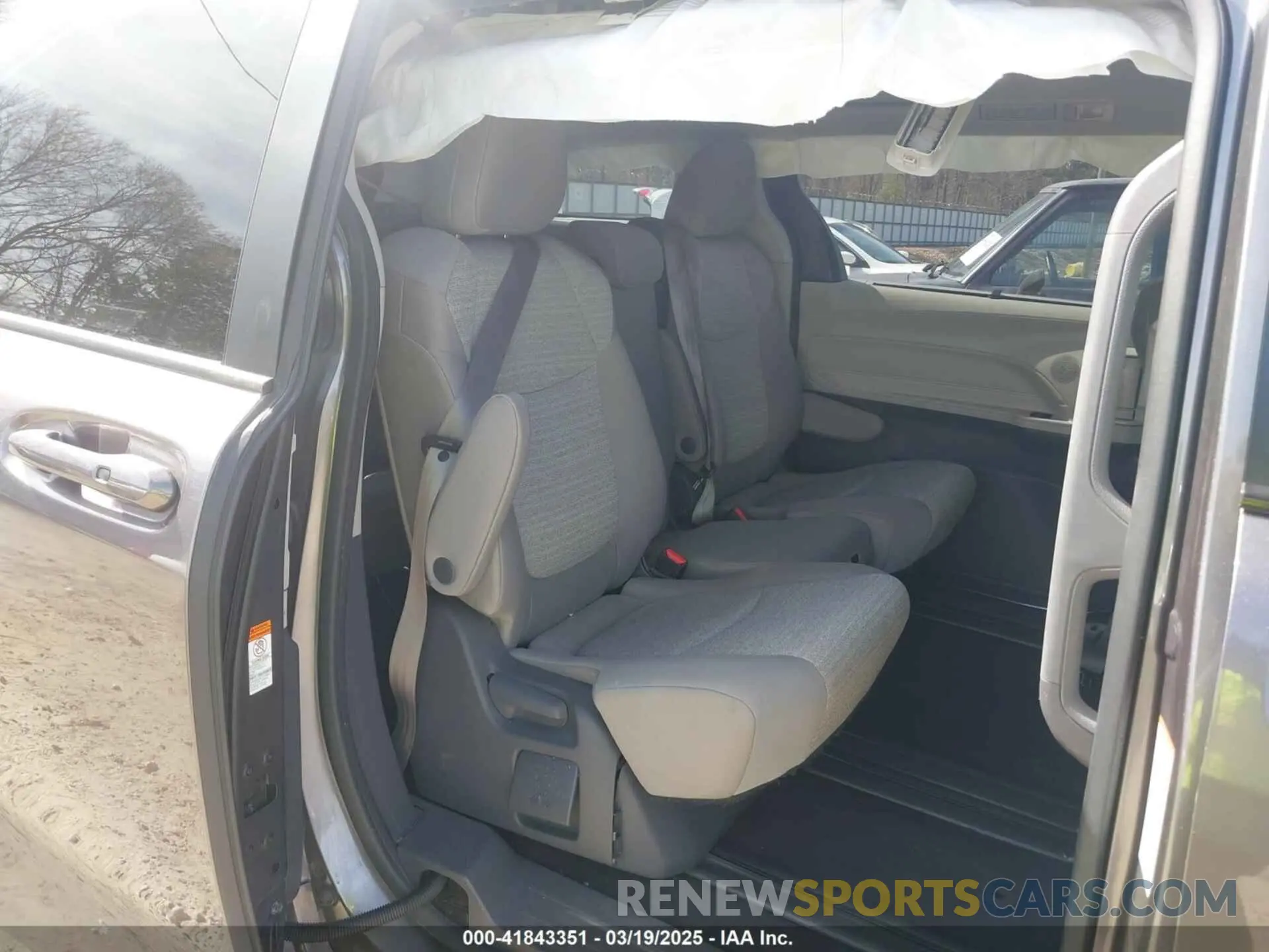 8 Photograph of a damaged car 5TDKRKEC3MS028830 TOYOTA SIENNA 2021
