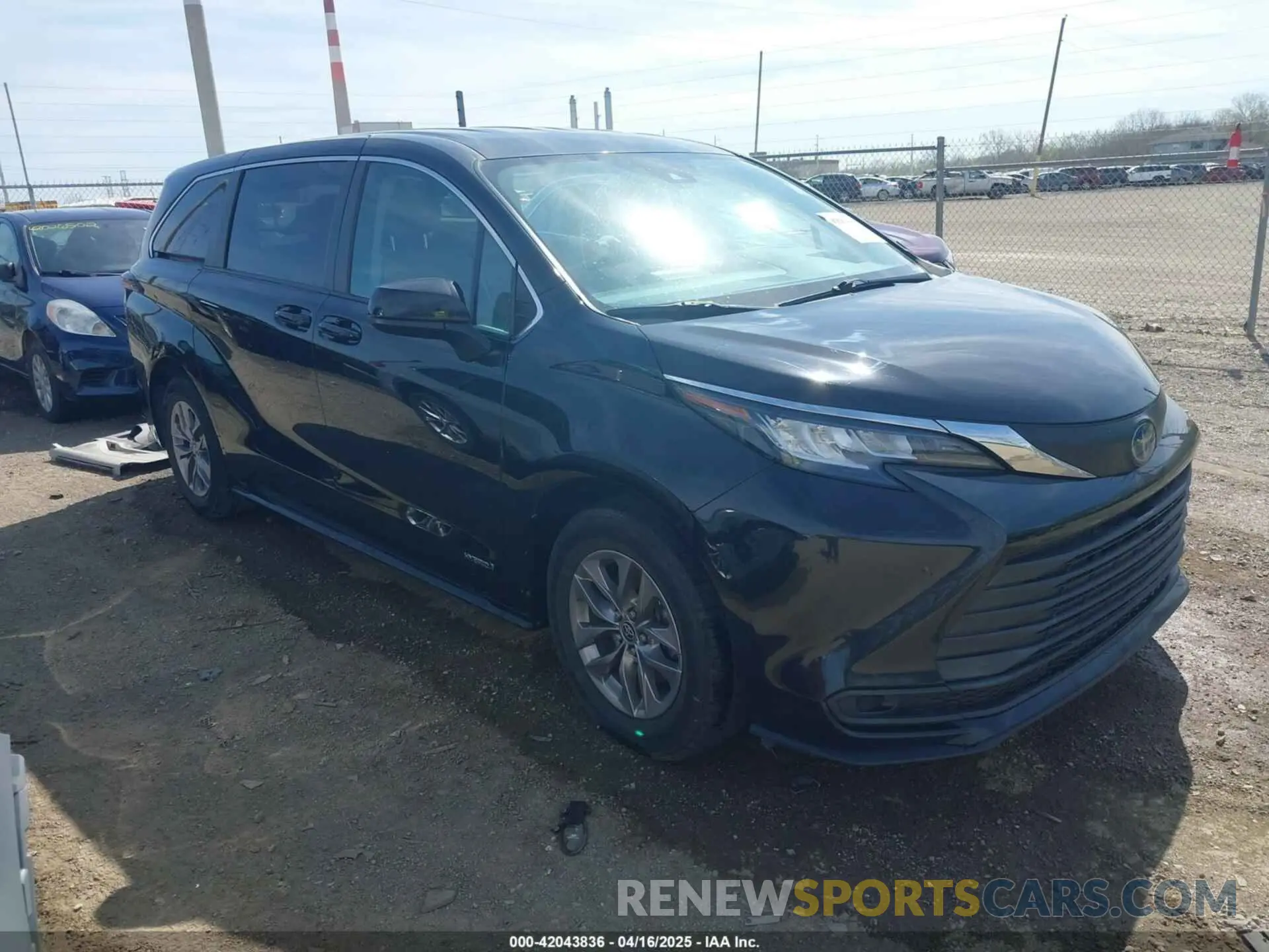1 Фотография поврежденного автомобиля 5TDKRKEC4MS013804 TOYOTA SIENNA 2021