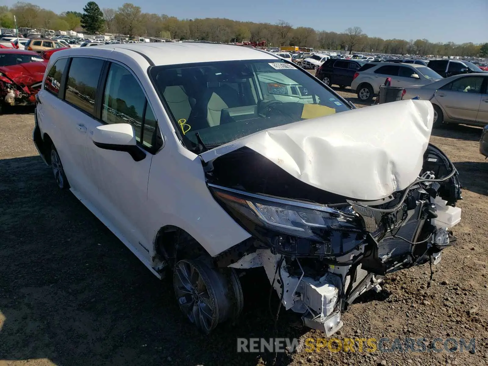 1 Photograph of a damaged car 5TDKRKEC5MS015951 TOYOTA SIENNA 2021