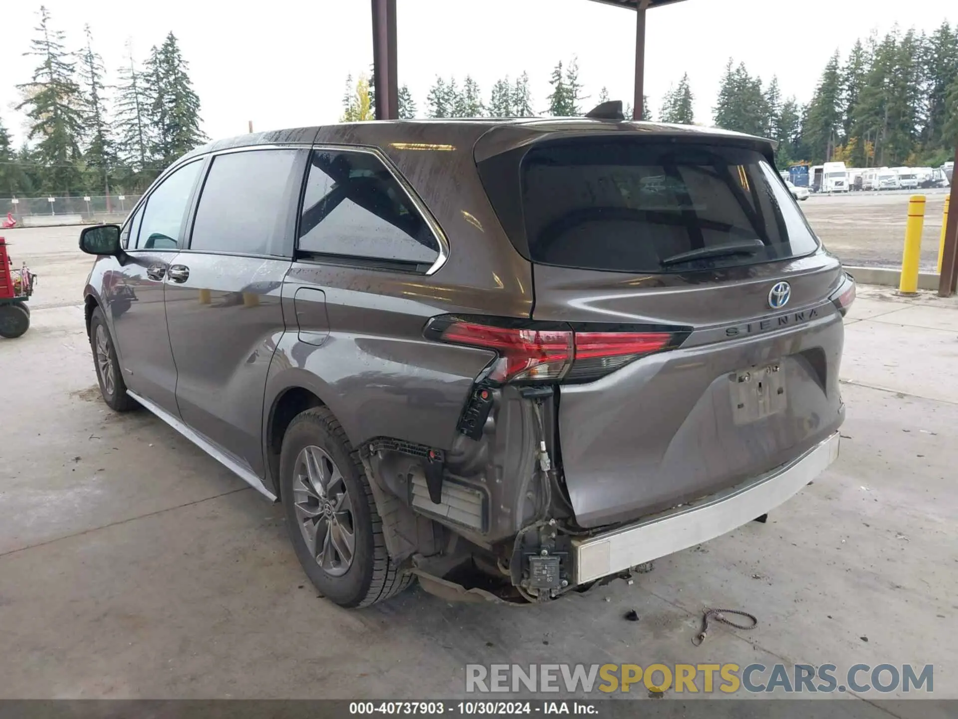 3 Photograph of a damaged car 5TDKRKEC5MS016873 TOYOTA SIENNA 2021