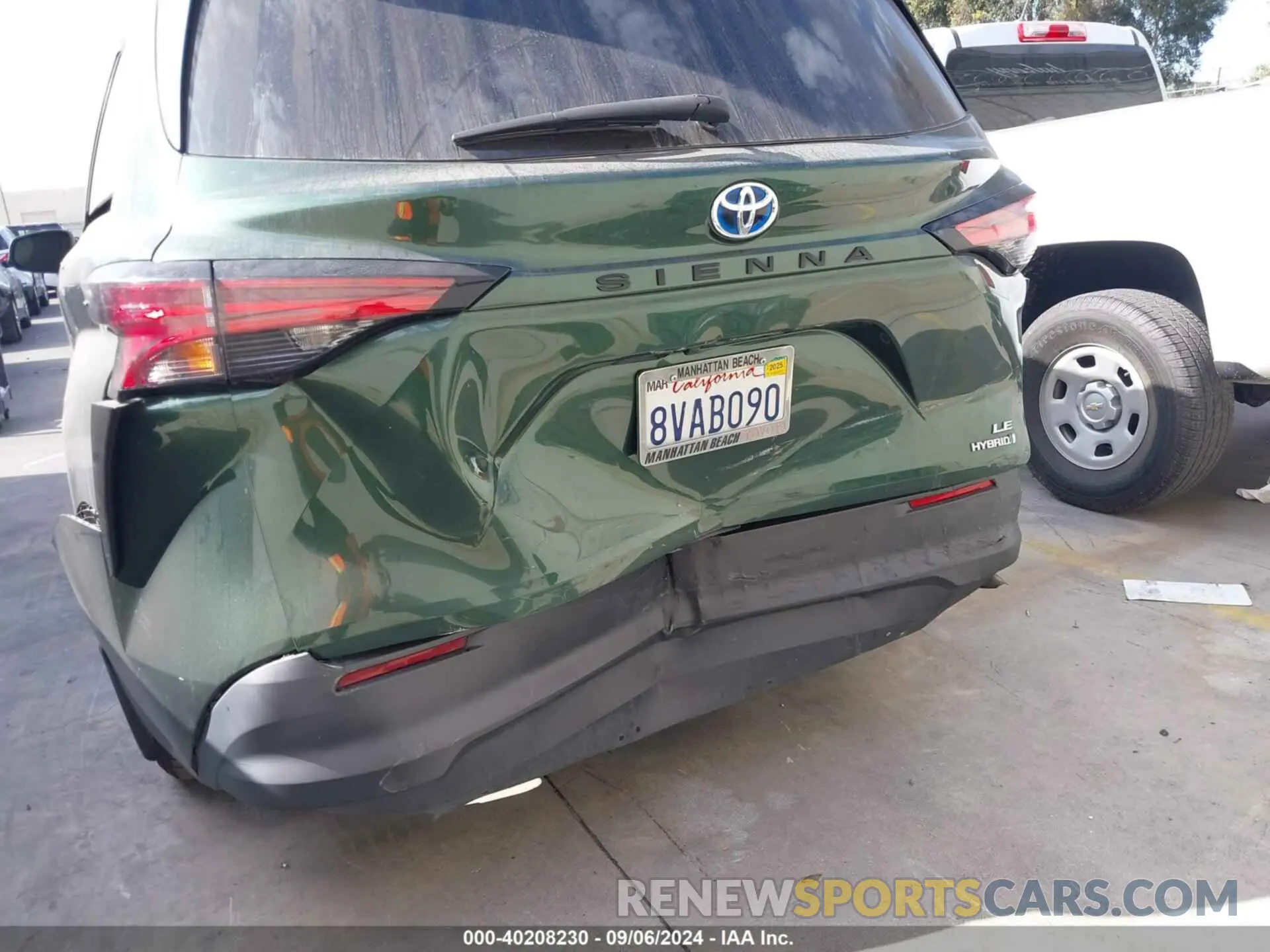 16 Photograph of a damaged car 5TDKRKEC6MS014551 TOYOTA SIENNA 2021