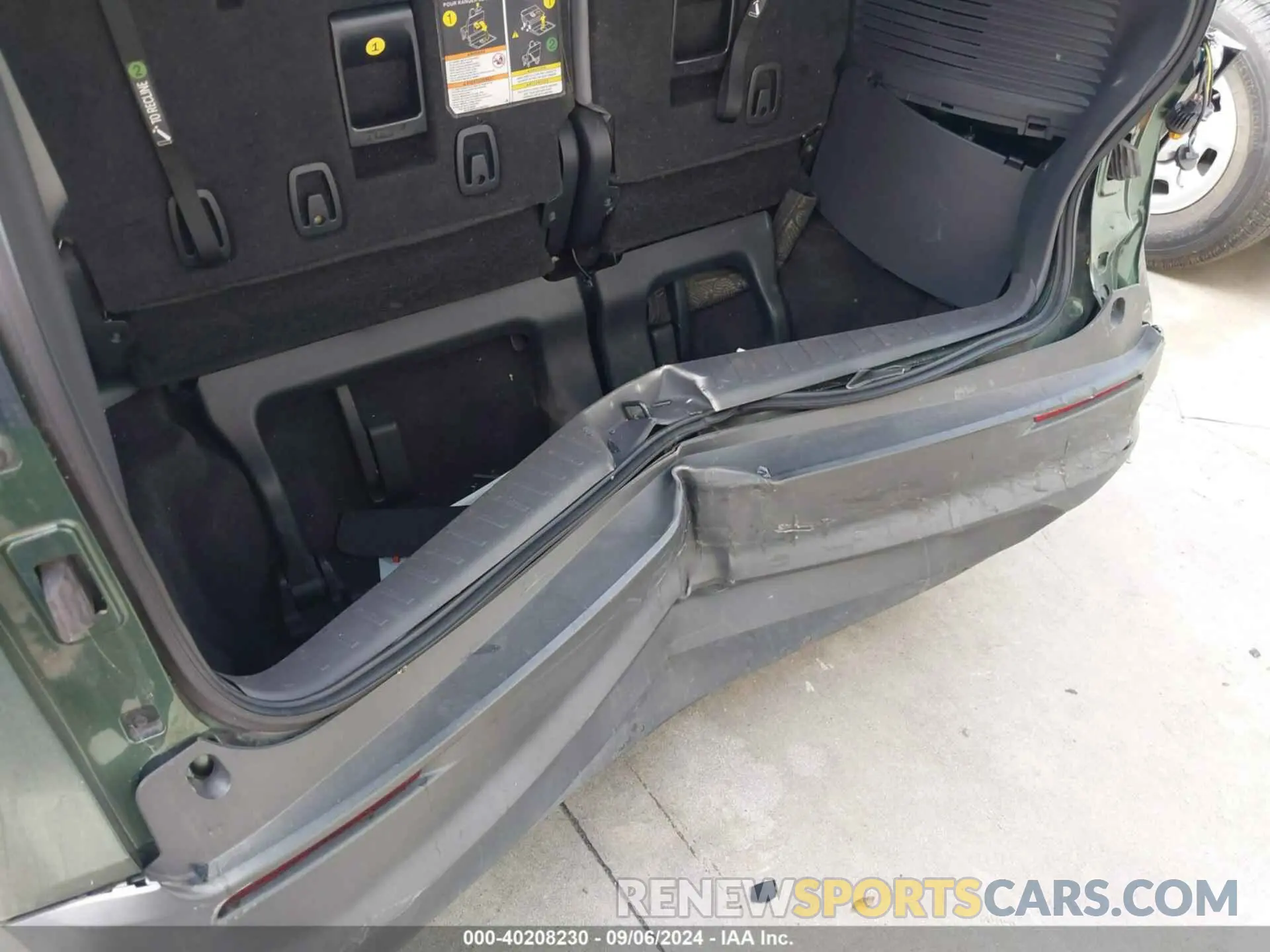 6 Photograph of a damaged car 5TDKRKEC6MS014551 TOYOTA SIENNA 2021