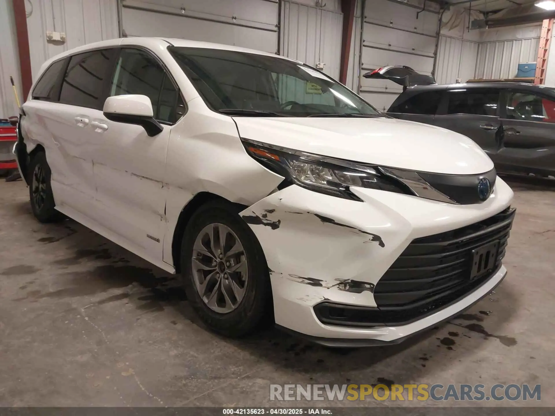 1 Photograph of a damaged car 5TDKRKEC6MS016557 TOYOTA SIENNA 2021