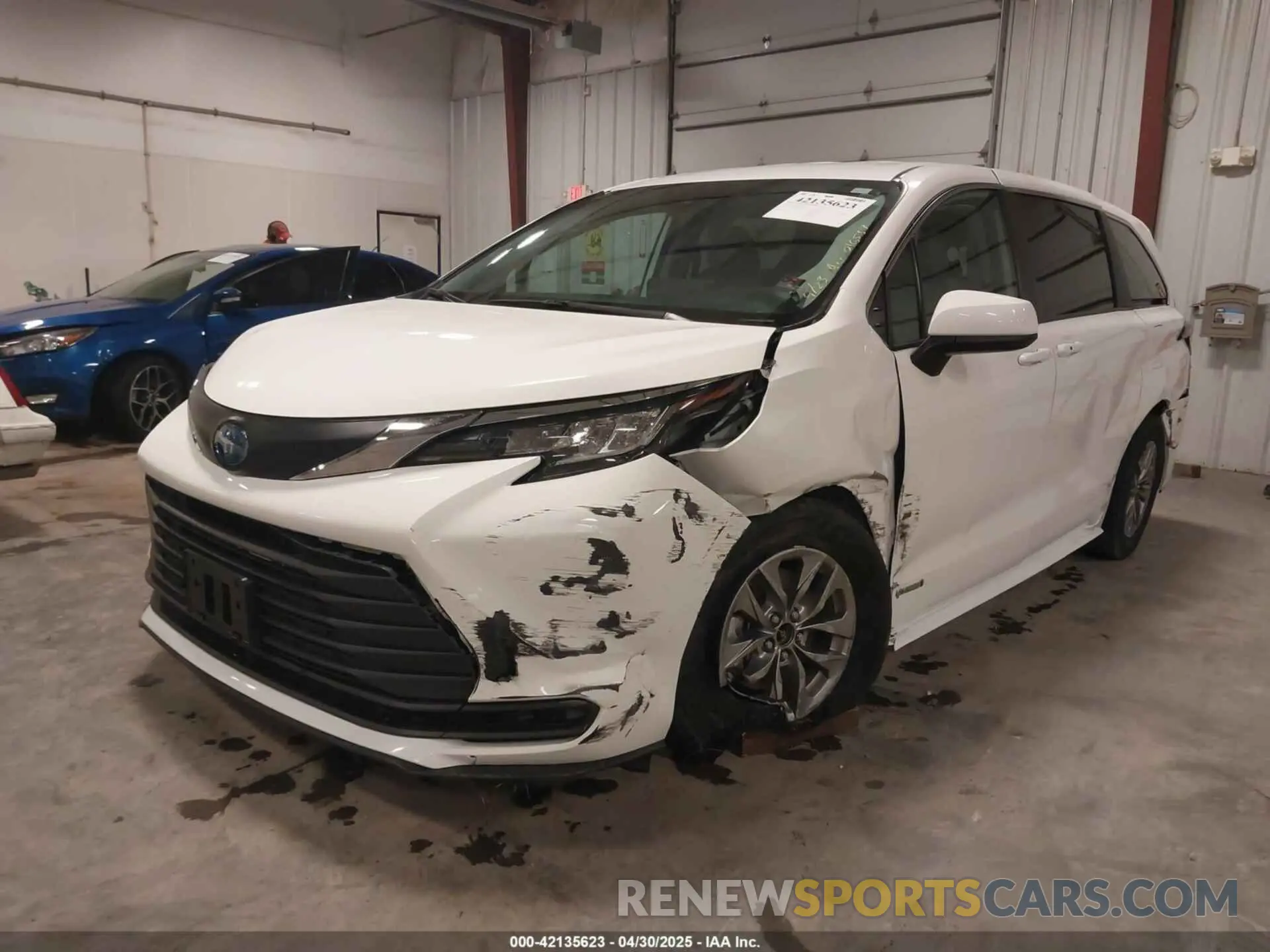 2 Photograph of a damaged car 5TDKRKEC6MS016557 TOYOTA SIENNA 2021