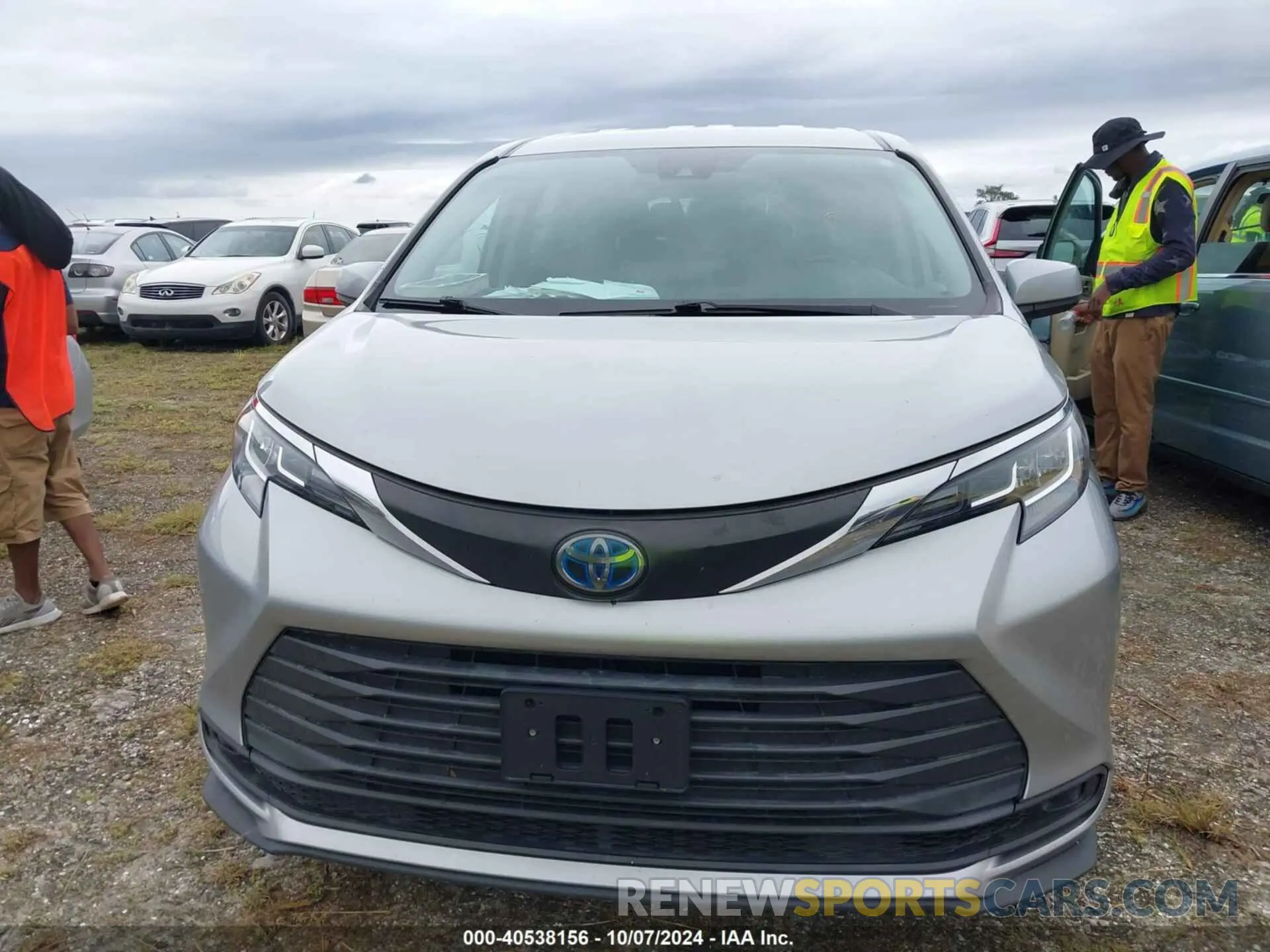 12 Photograph of a damaged car 5TDKRKEC6MS028840 TOYOTA SIENNA 2021