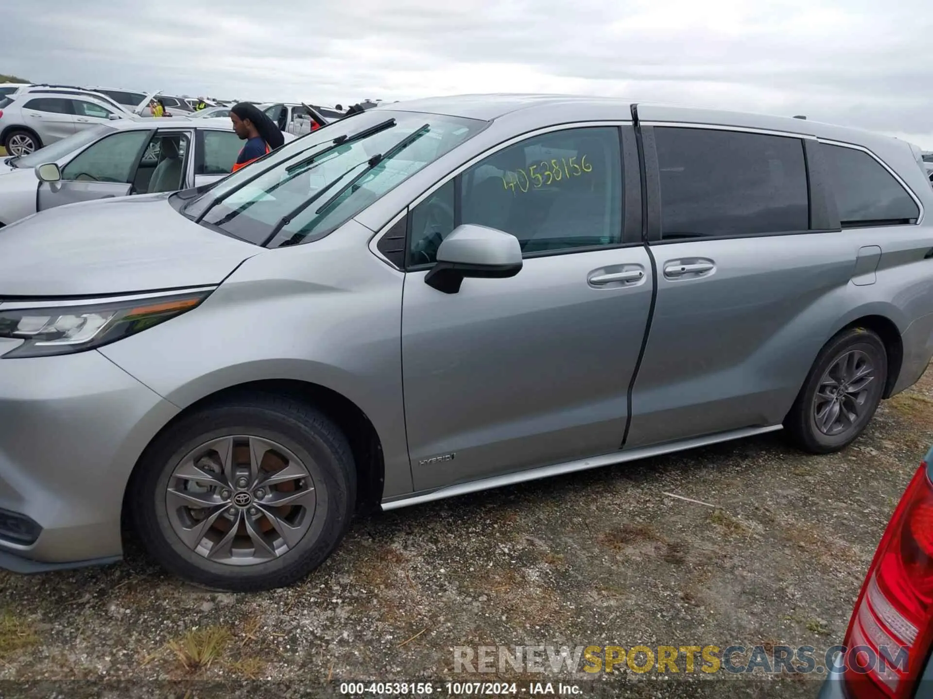 14 Photograph of a damaged car 5TDKRKEC6MS028840 TOYOTA SIENNA 2021