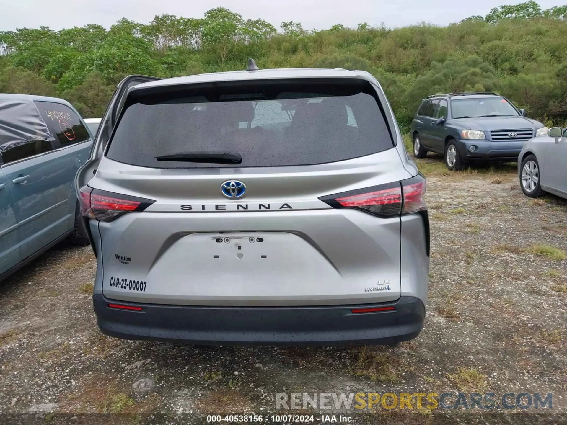 16 Photograph of a damaged car 5TDKRKEC6MS028840 TOYOTA SIENNA 2021