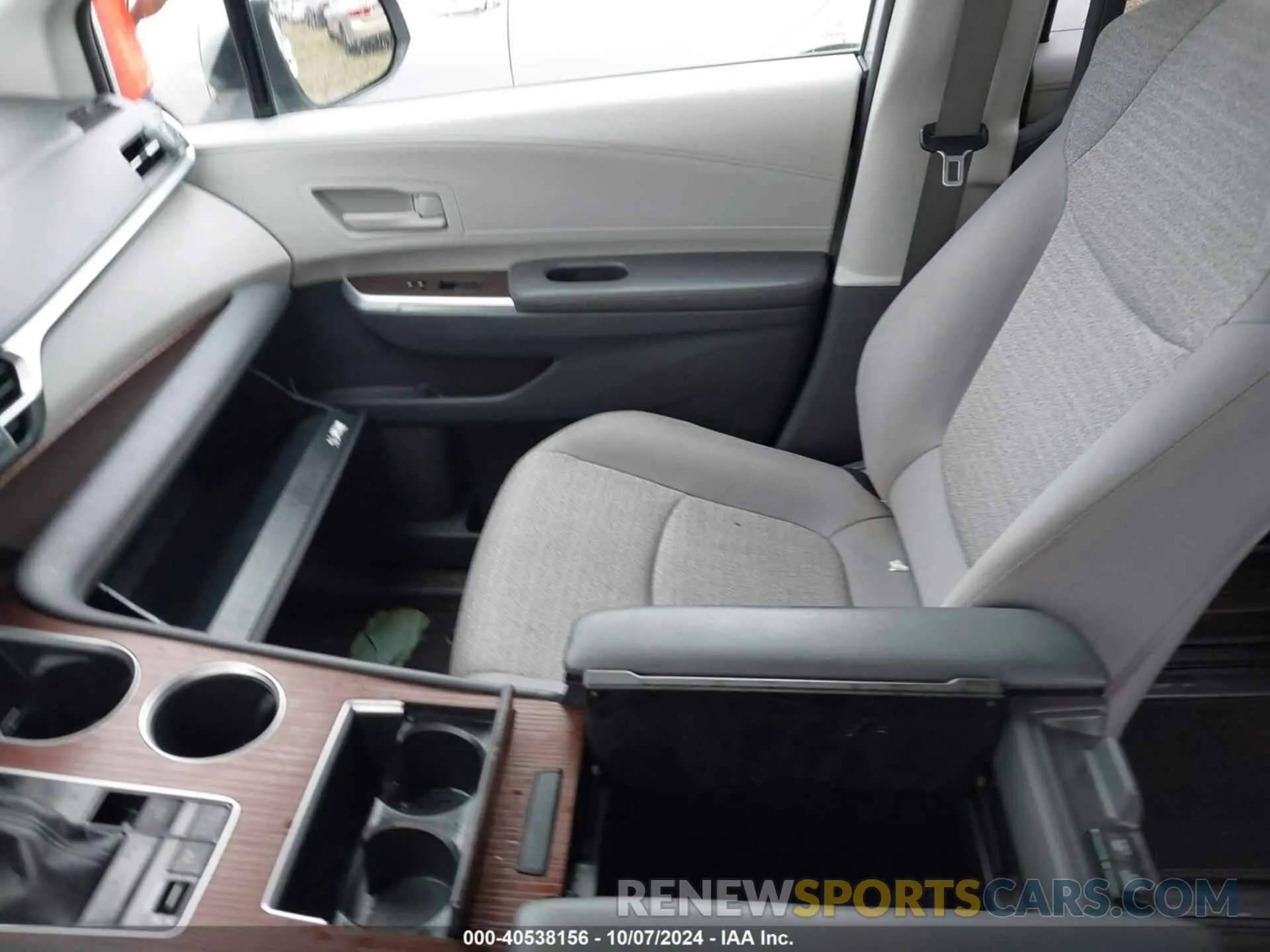 5 Photograph of a damaged car 5TDKRKEC6MS028840 TOYOTA SIENNA 2021